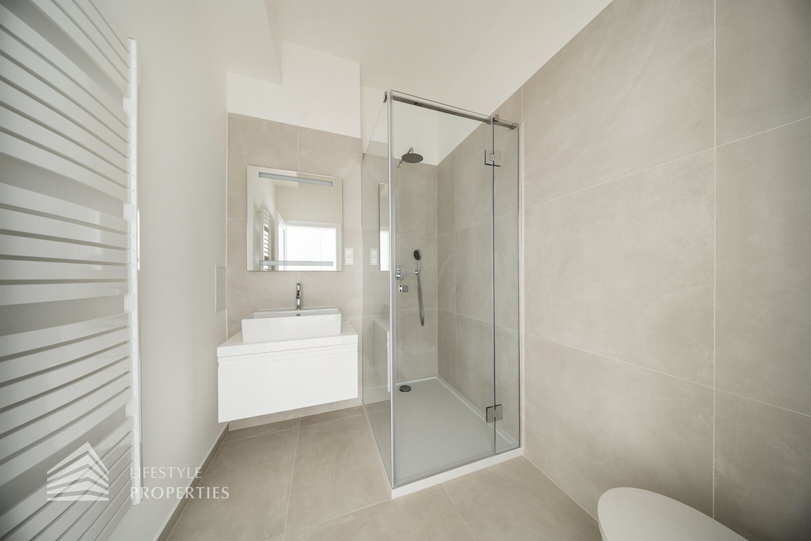 Erstbezug 4-Zimmer Wohnung mit Loggia, Nähe Neustiftgasse