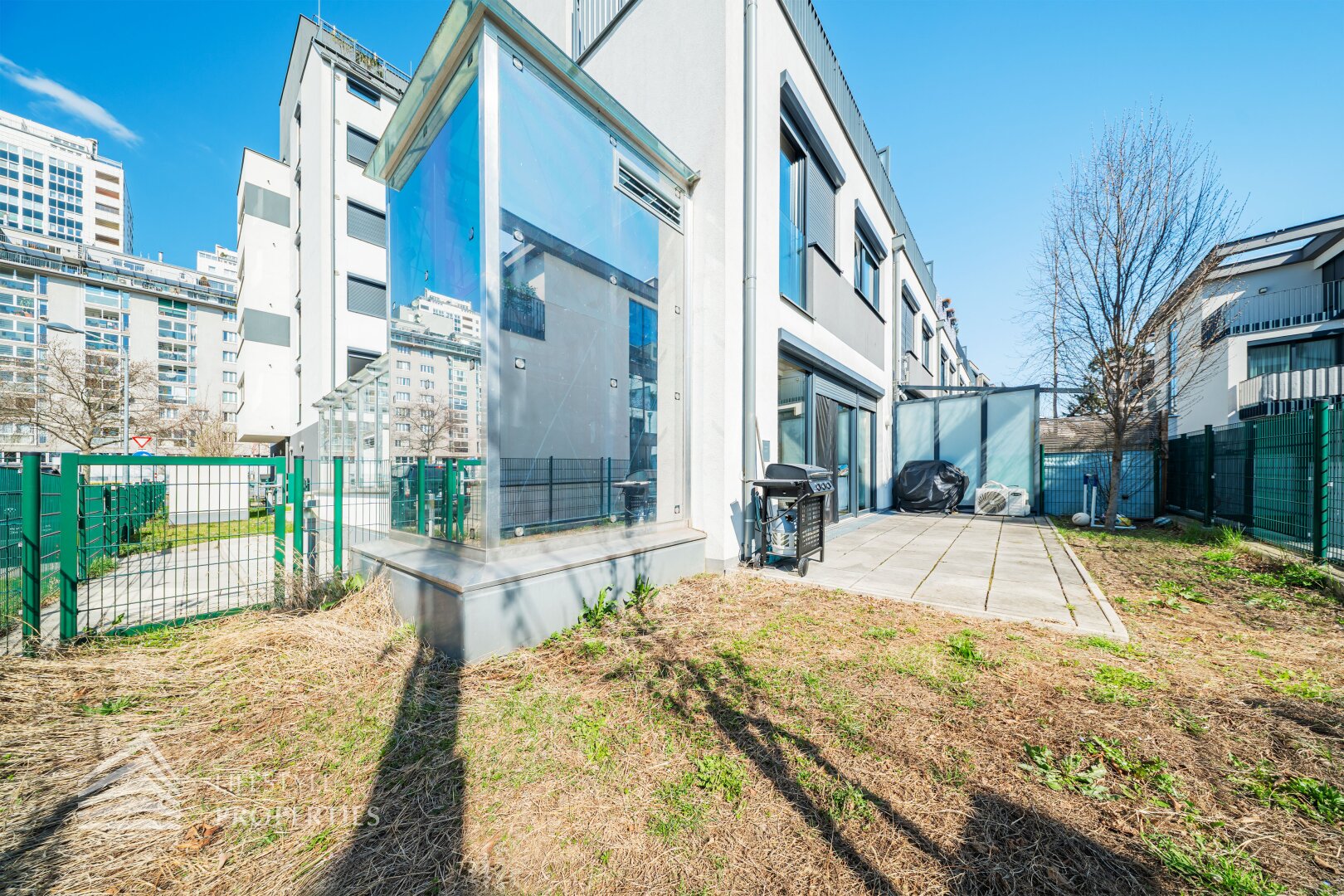 Modernes Townhouse nahe der UNO-City - Urbanes Wohnen mit Gartenidylle