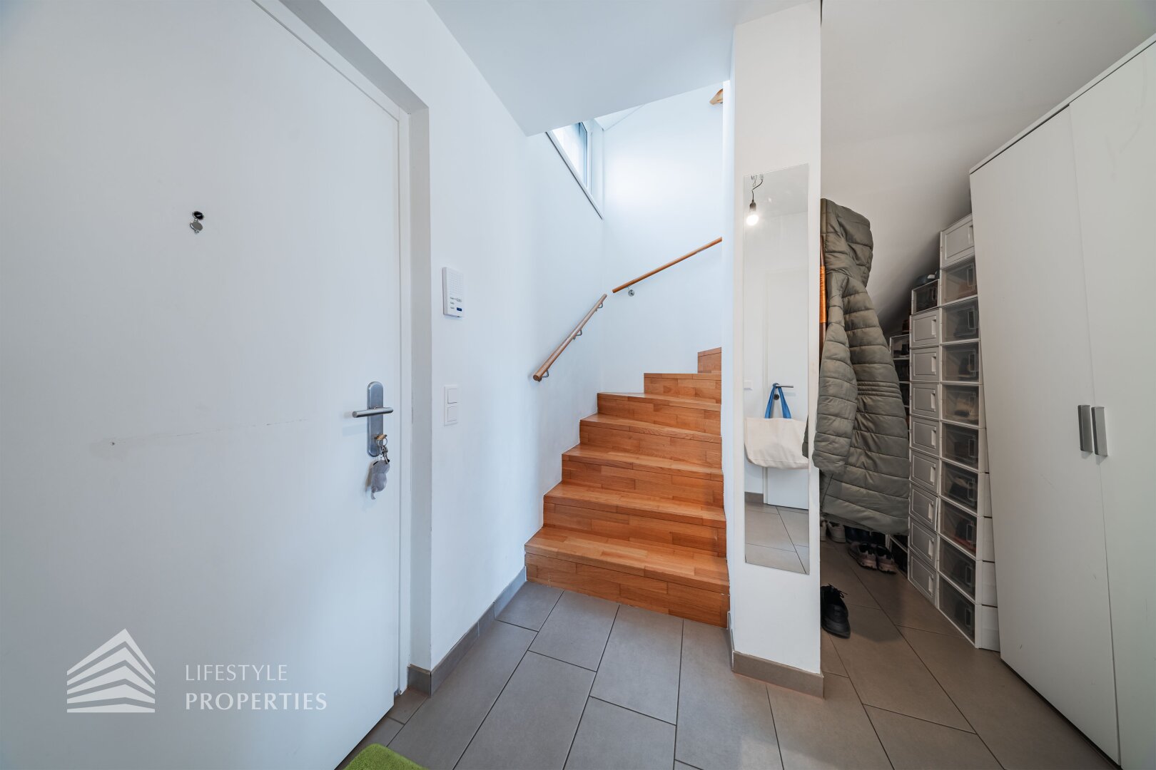 Modernes Townhouse nahe der UNO-City - Urbanes Wohnen mit Gartenidylle