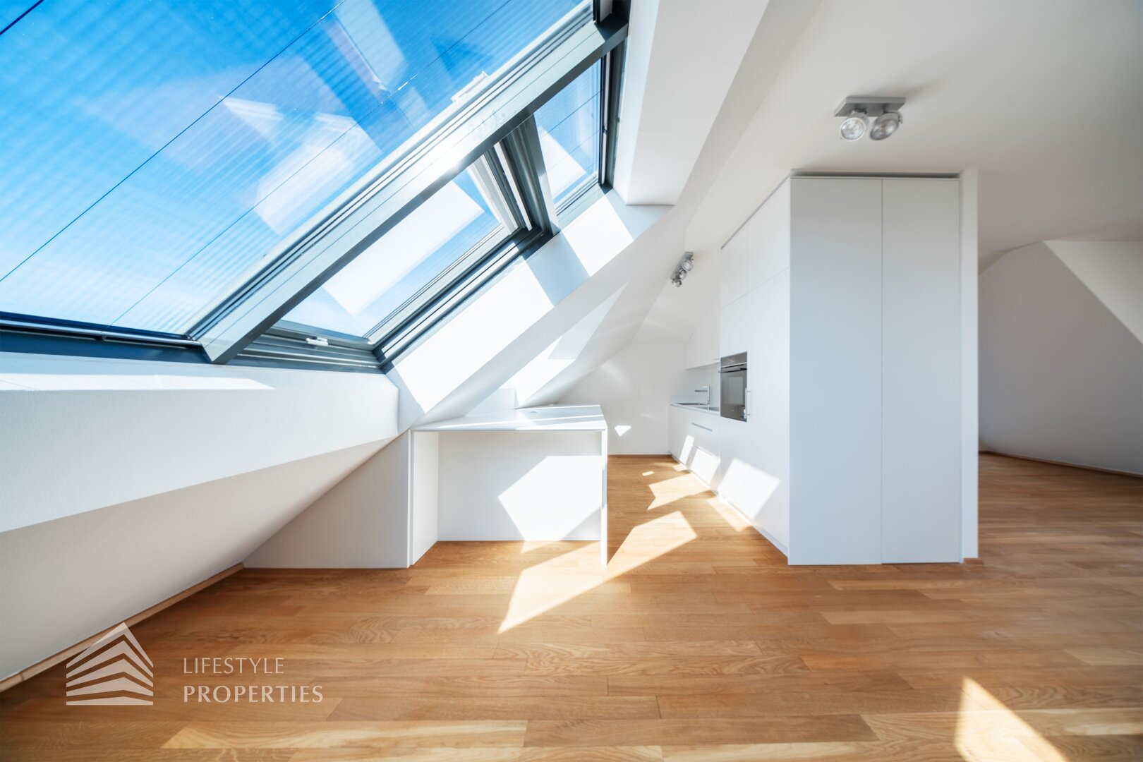 Lichtdurchflutete 4-Zimmer Maisonette-Penthouse Wohnung mit Weitblick und Terrassen!