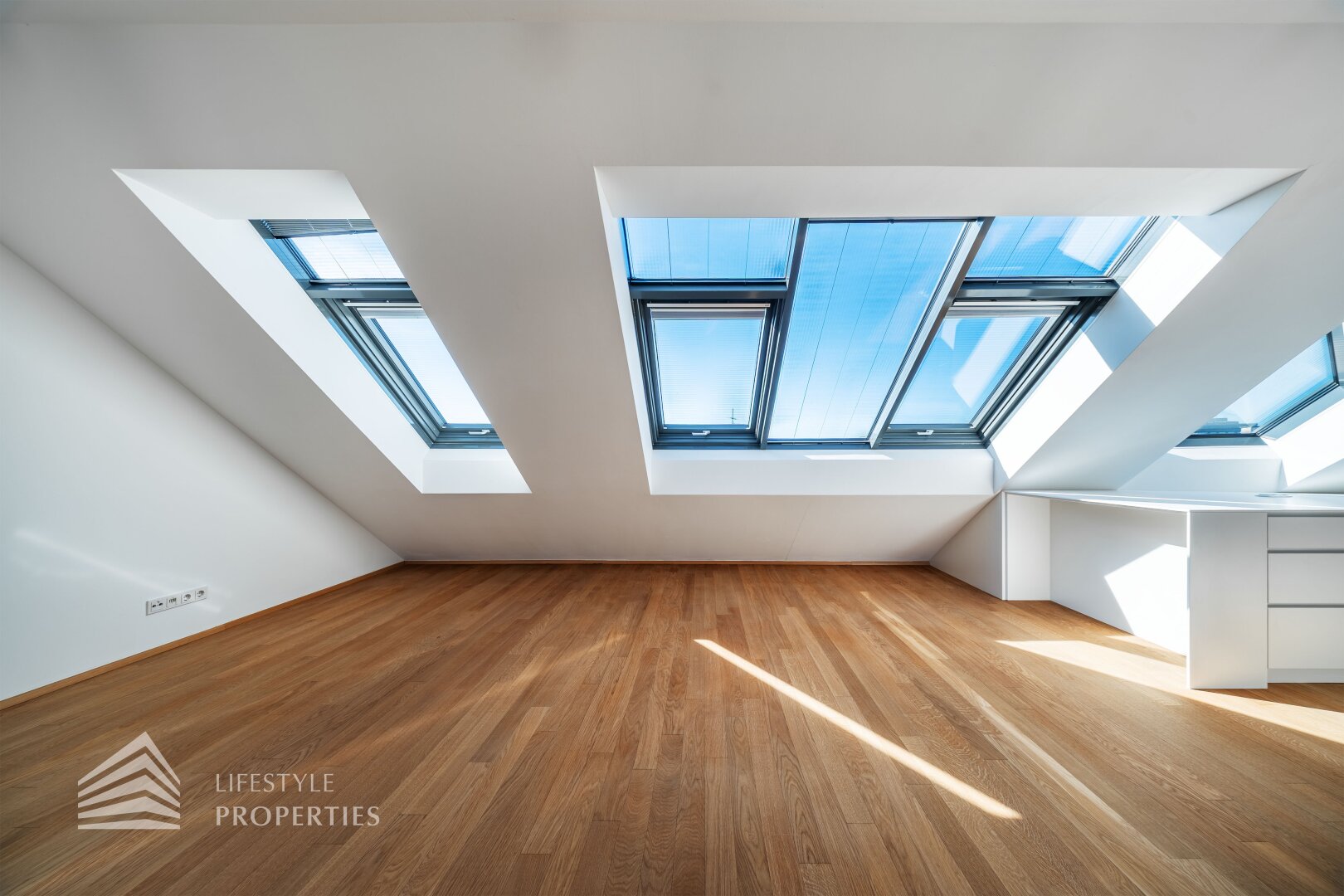 Lichtdurchflutete 4-Zimmer Maisonette-Penthouse Wohnung mit Weitblick und Terrassen!