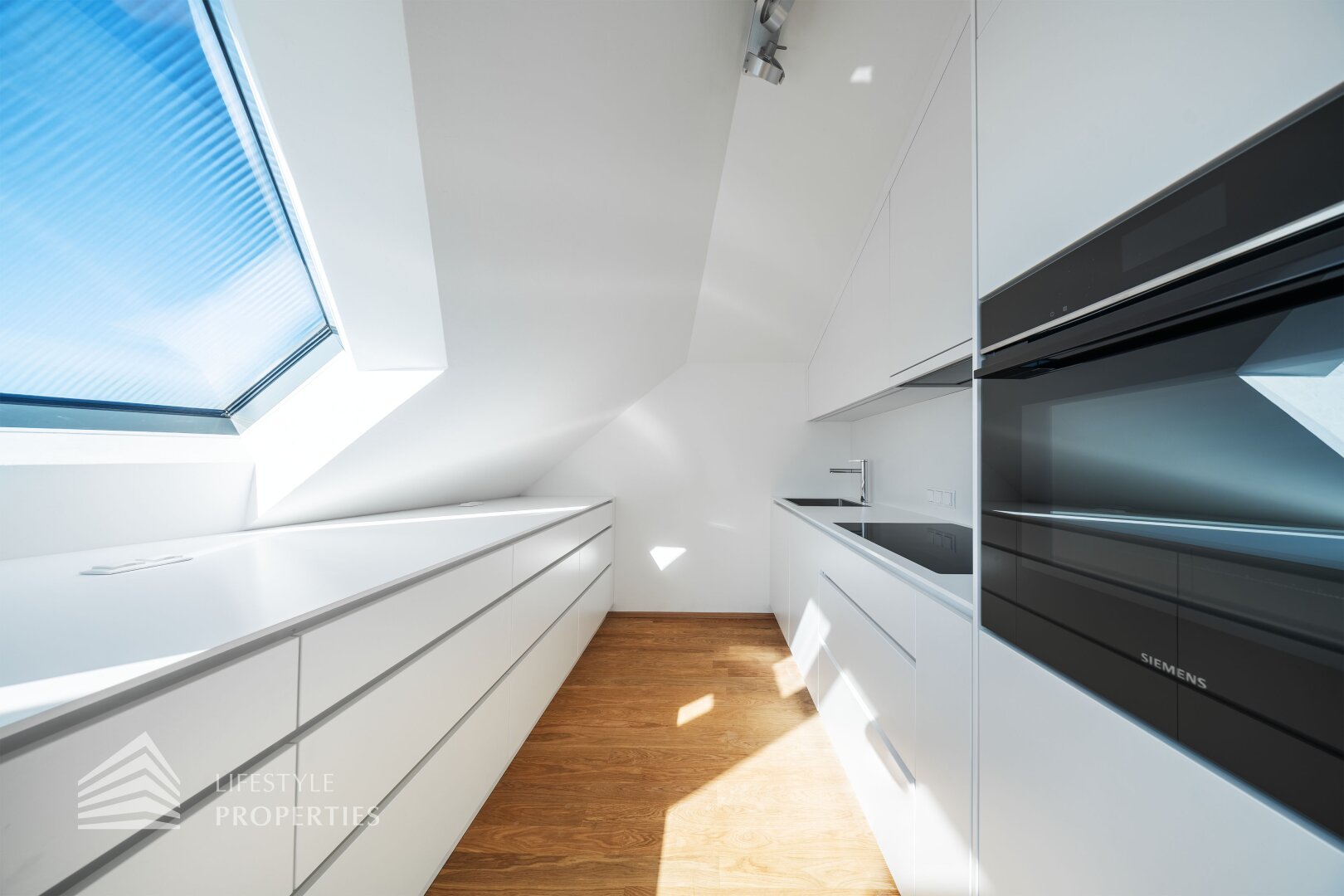 Lichtdurchflutete 4-Zimmer Maisonette-Penthouse Wohnung mit Weitblick und Terrassen!
