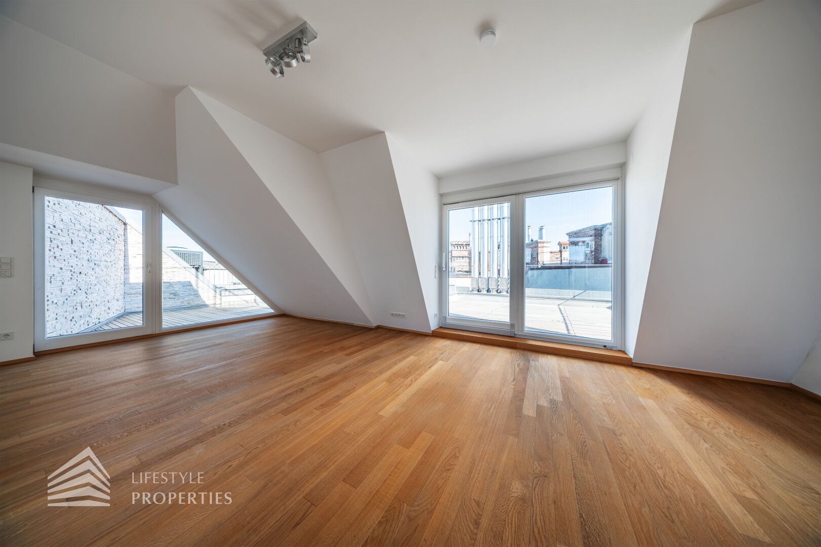 Lichtdurchflutete 4-Zimmer Maisonette-Penthouse Wohnung mit Weitblick und Terrassen!