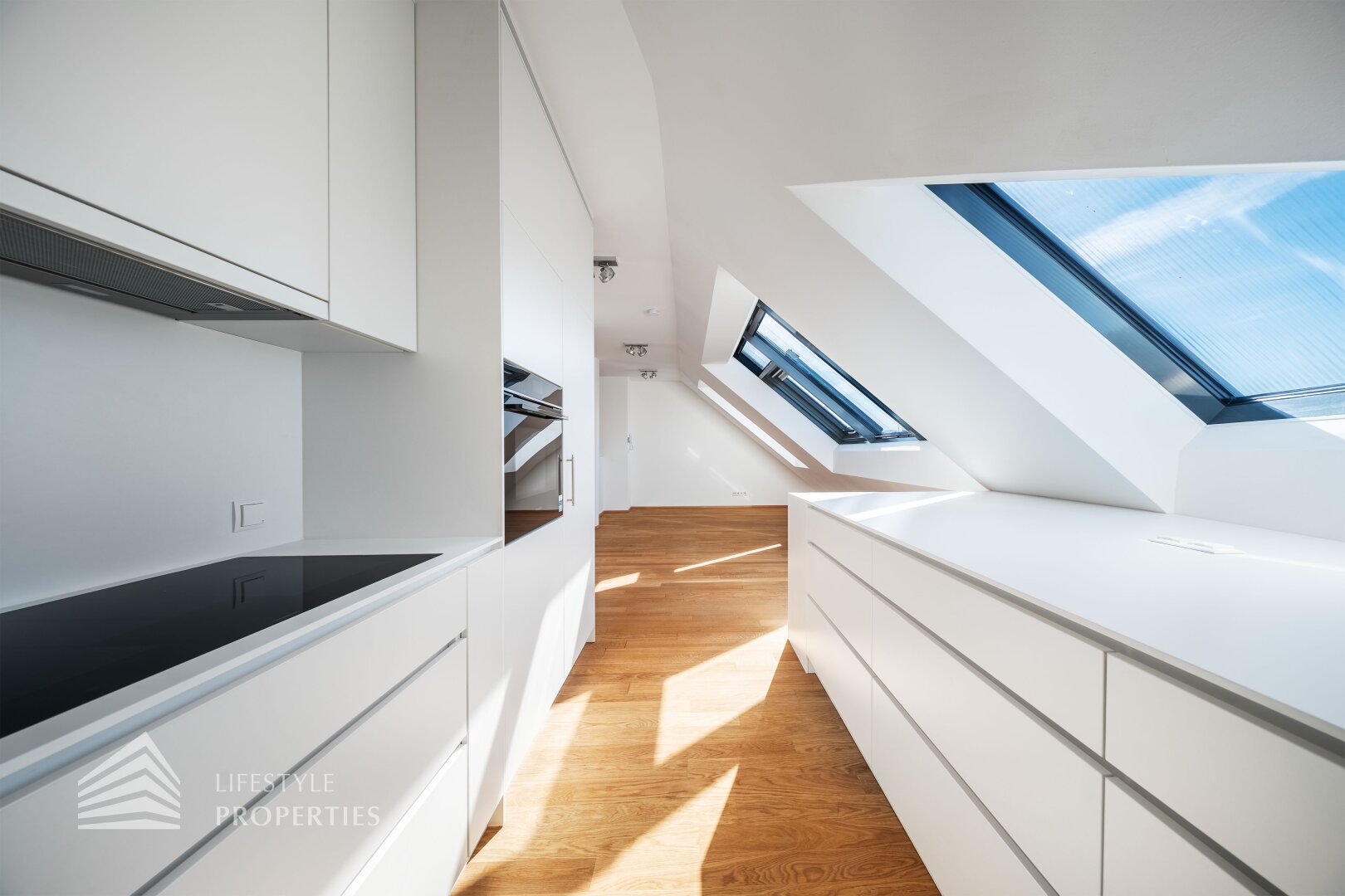 Lichtdurchflutete 4-Zimmer Maisonette-Penthouse Wohnung mit Weitblick und Terrassen!