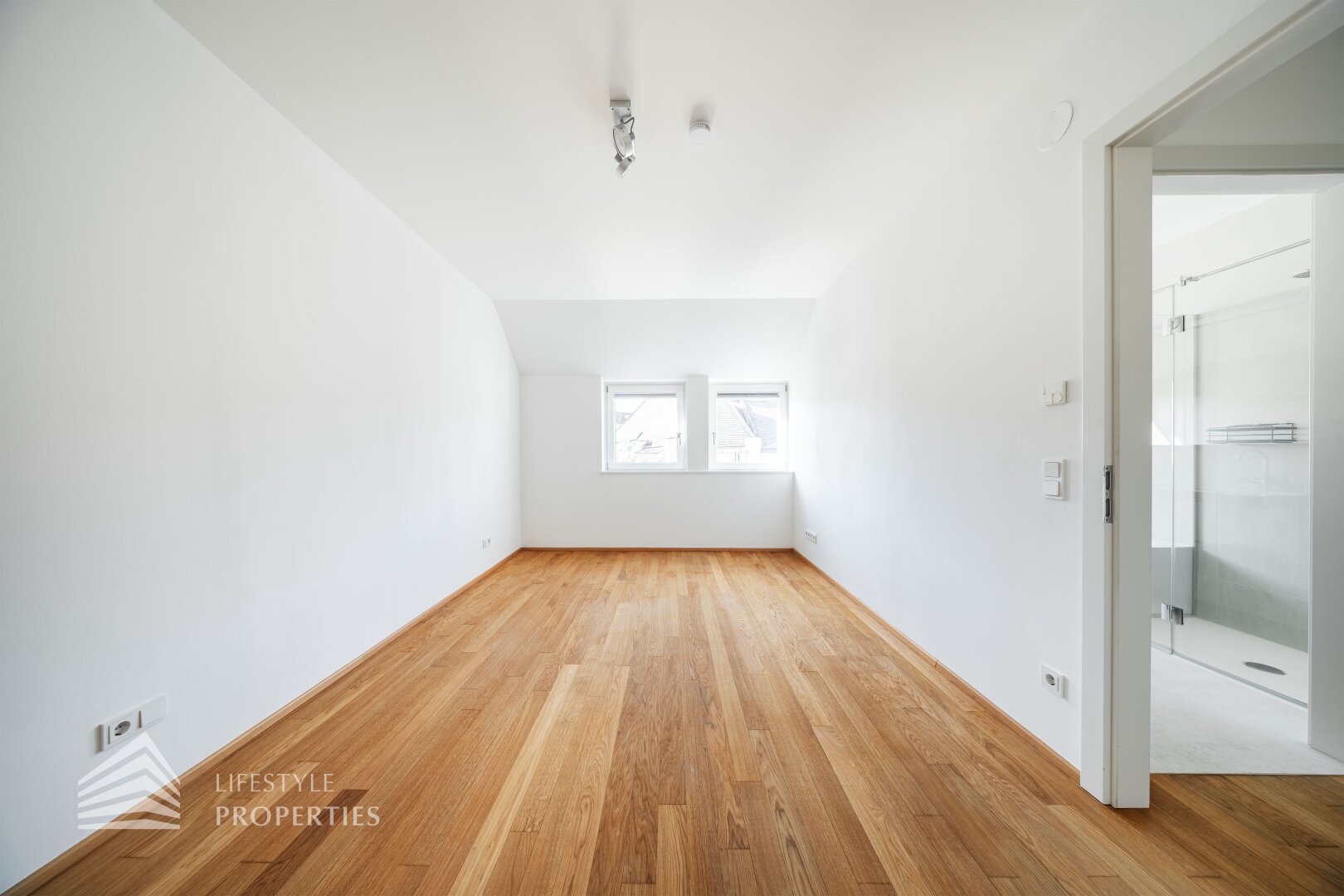 Lichtdurchflutete 4-Zimmer Maisonette-Penthouse Wohnung mit Weitblick und Terrassen!