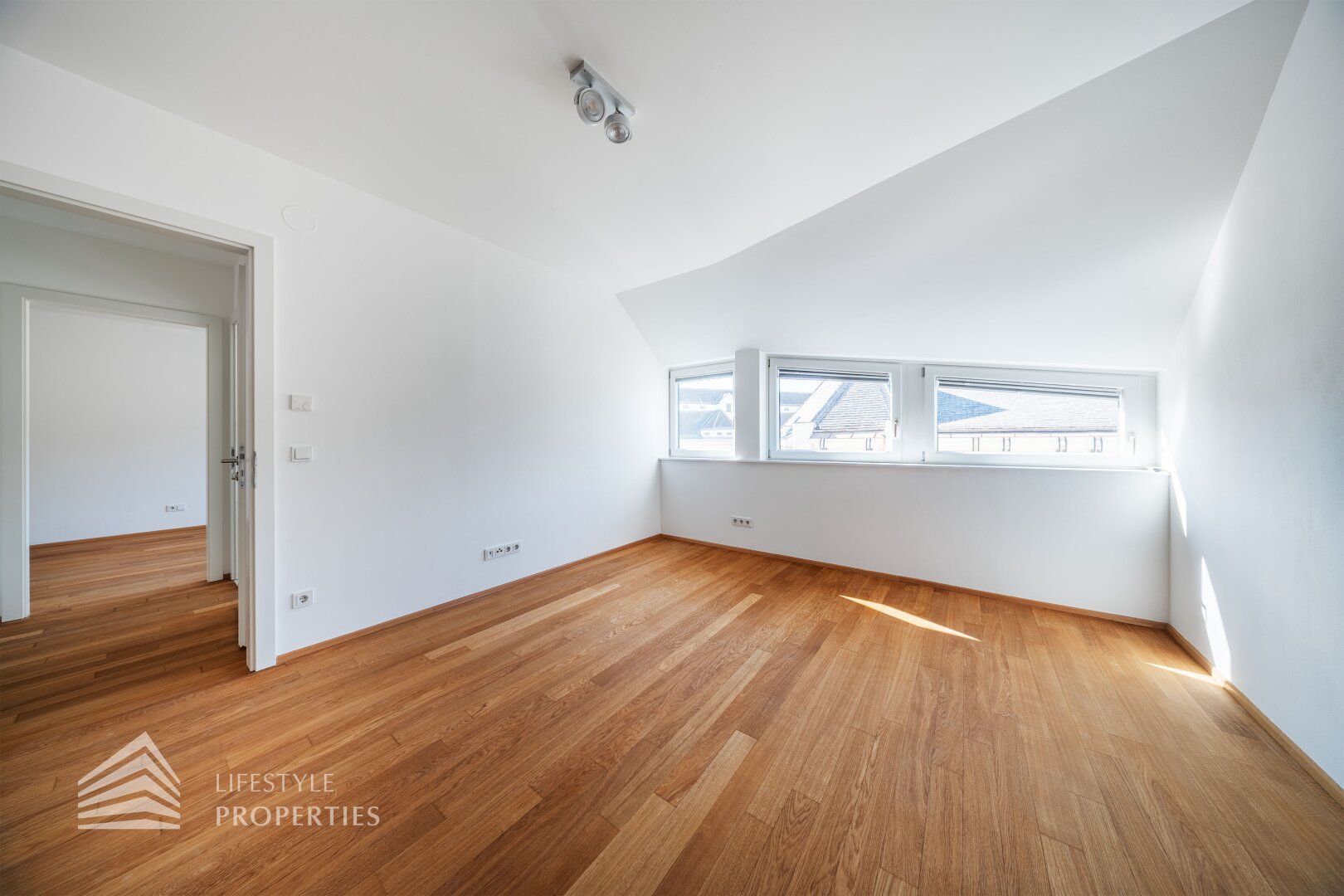 Lichtdurchflutete 4-Zimmer Maisonette-Penthouse Wohnung mit Weitblick und Terrassen!