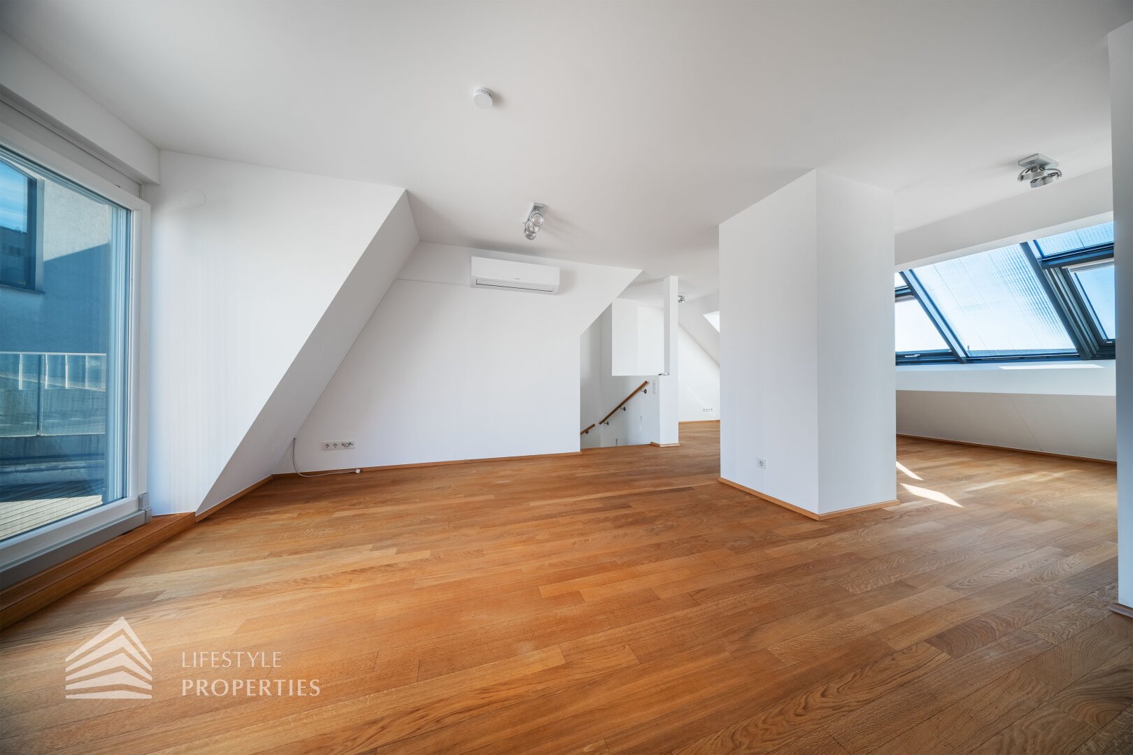 Lichtdurchflutete 4-Zimmer Maisonette-Penthouse Wohnung mit Weitblick und Terrassen!