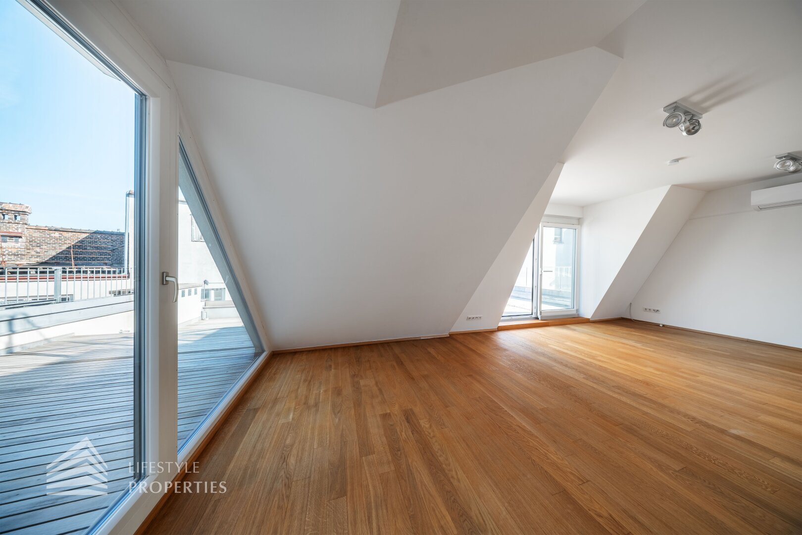 Lichtdurchflutete 4-Zimmer Maisonette-Penthouse Wohnung mit Weitblick und Terrassen!