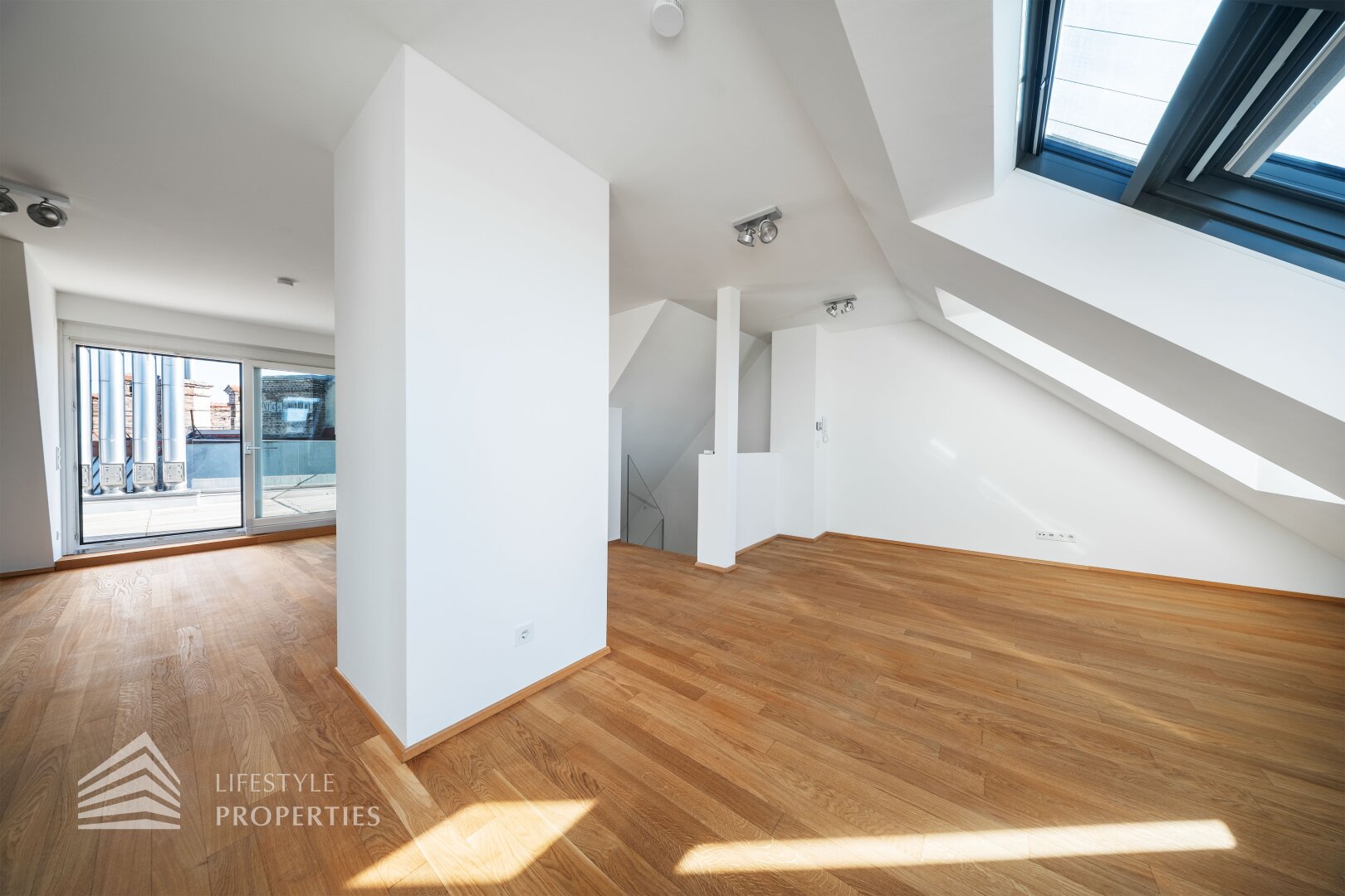Lichtdurchflutete 4-Zimmer Maisonette-Penthouse Wohnung mit Weitblick und Terrassen!