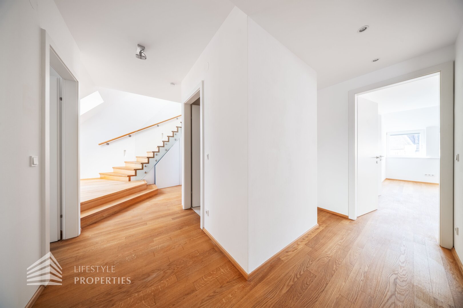Lichtdurchflutete 4-Zimmer Maisonette-Penthouse Wohnung mit Weitblick und Terrassen!