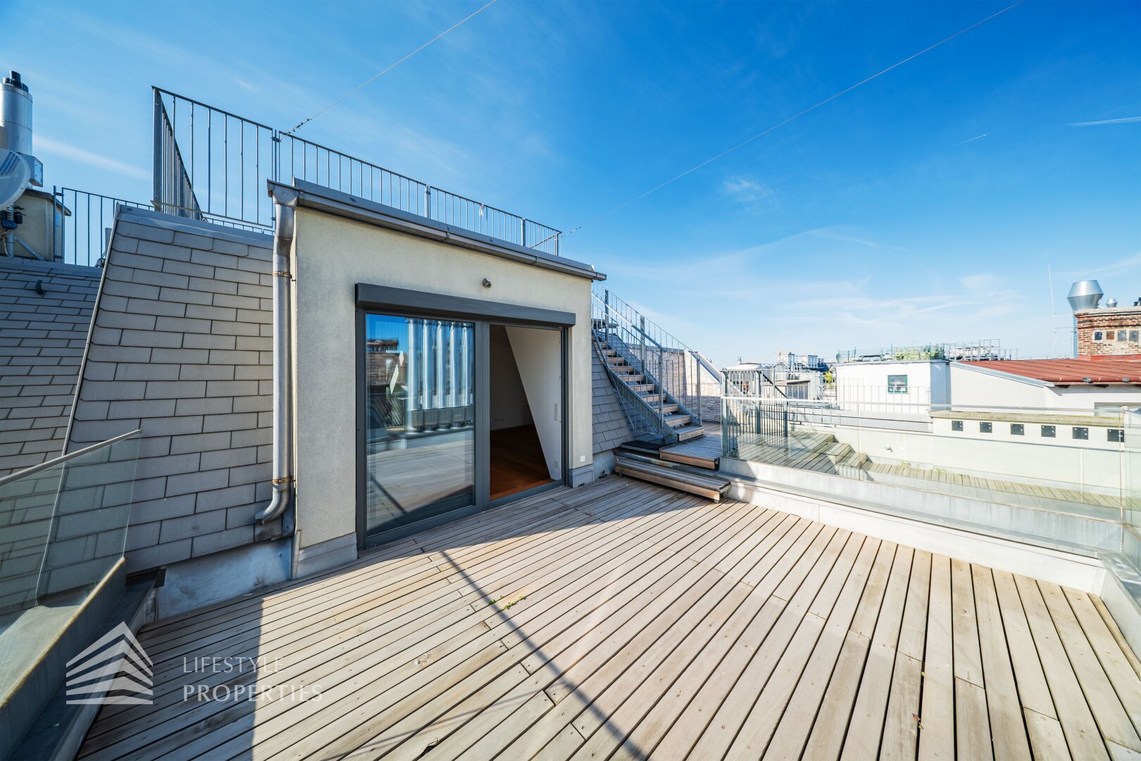 Lichtdurchflutete 4-Zimmer Maisonette-Penthouse Wohnung mit Weitblick und Terrassen!