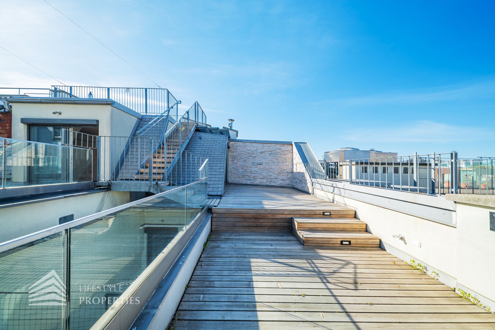 Lichtdurchflutete 4-Zimmer Maisonette-Penthouse Wohnung mit Weitblick und Terrassen!