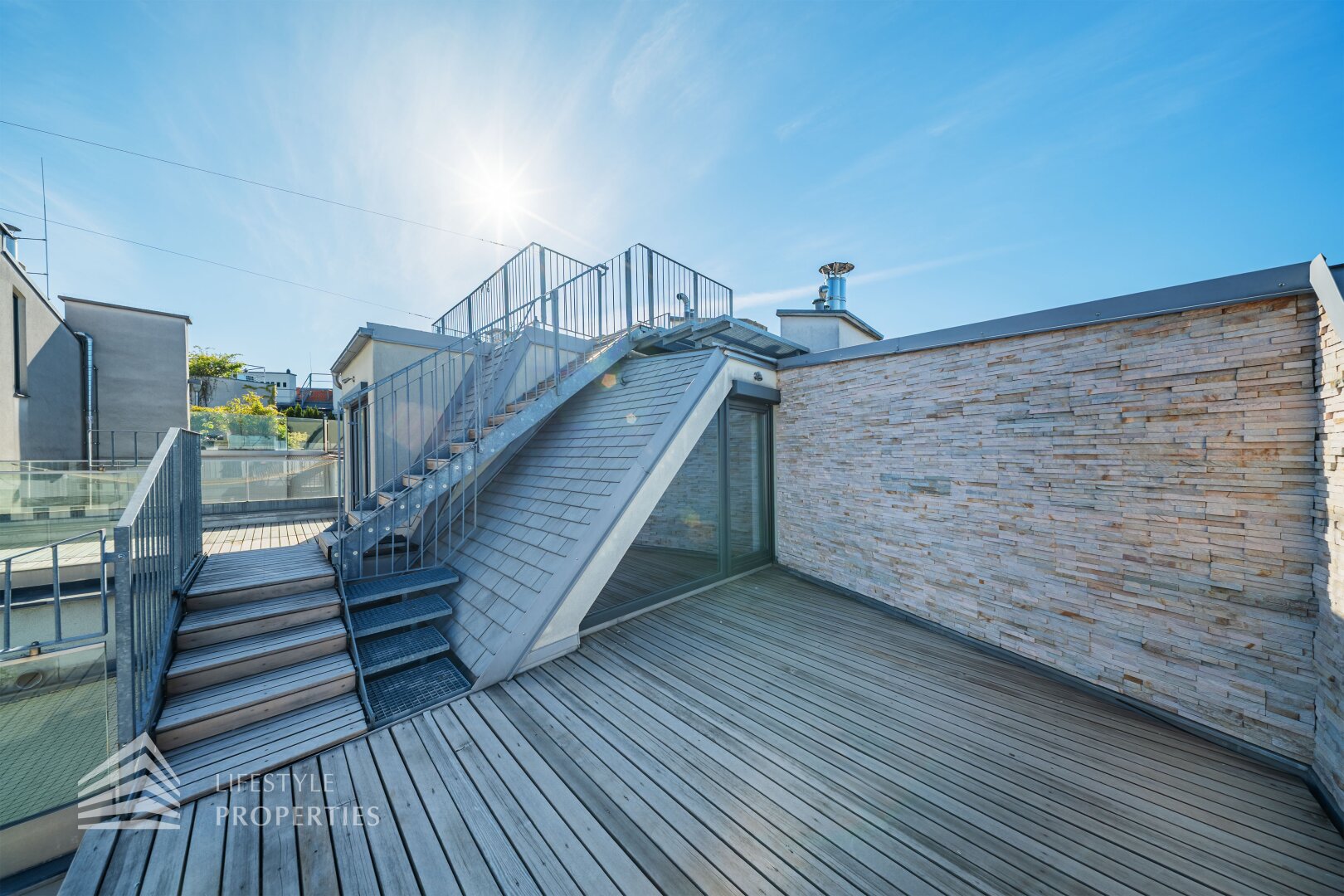 Lichtdurchflutete 4-Zimmer Maisonette-Penthouse Wohnung mit Weitblick und Terrassen!