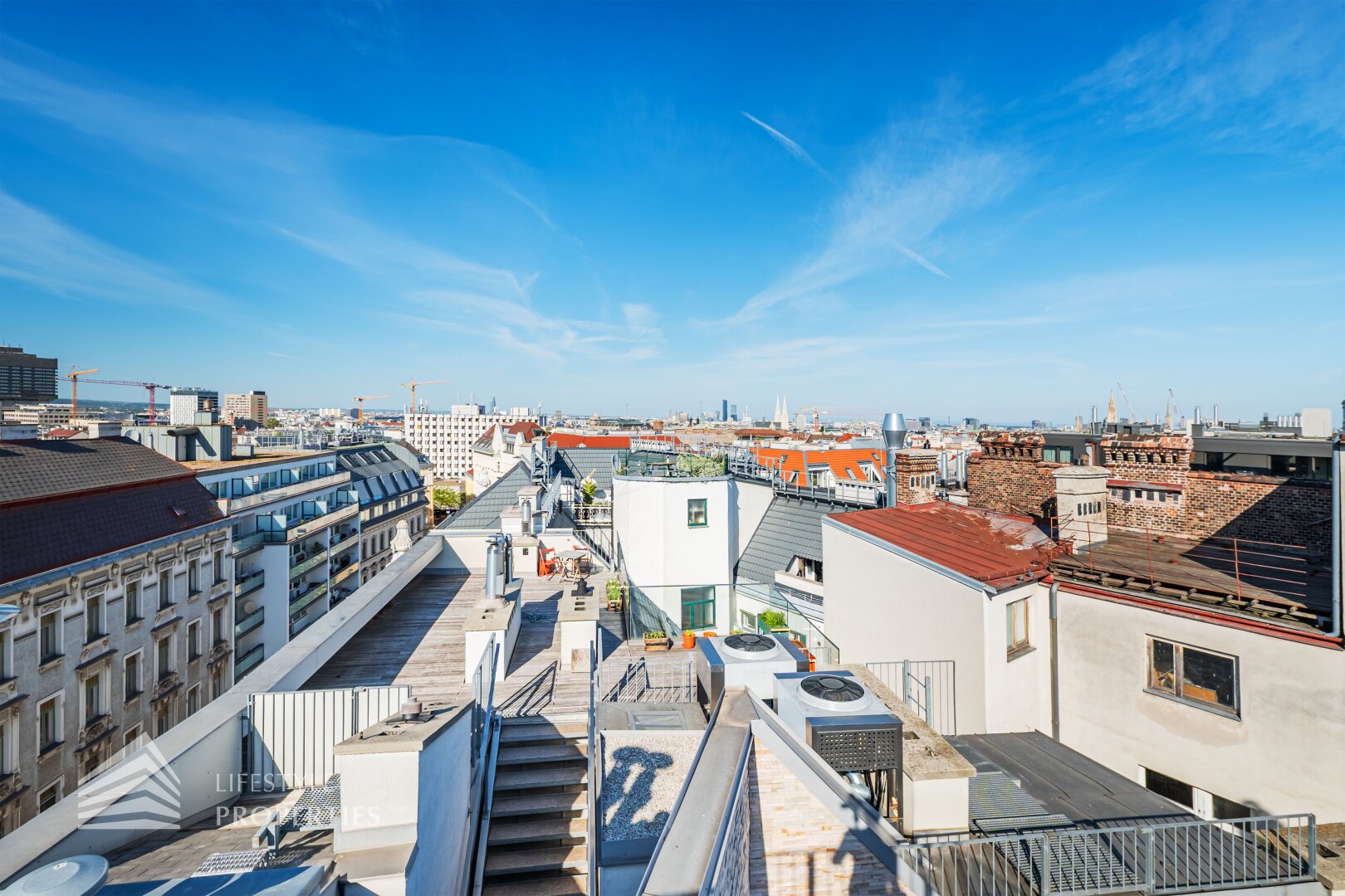 Lichtdurchflutete 4-Zimmer Maisonette-Penthouse Wohnung mit Weitblick und Terrassen!