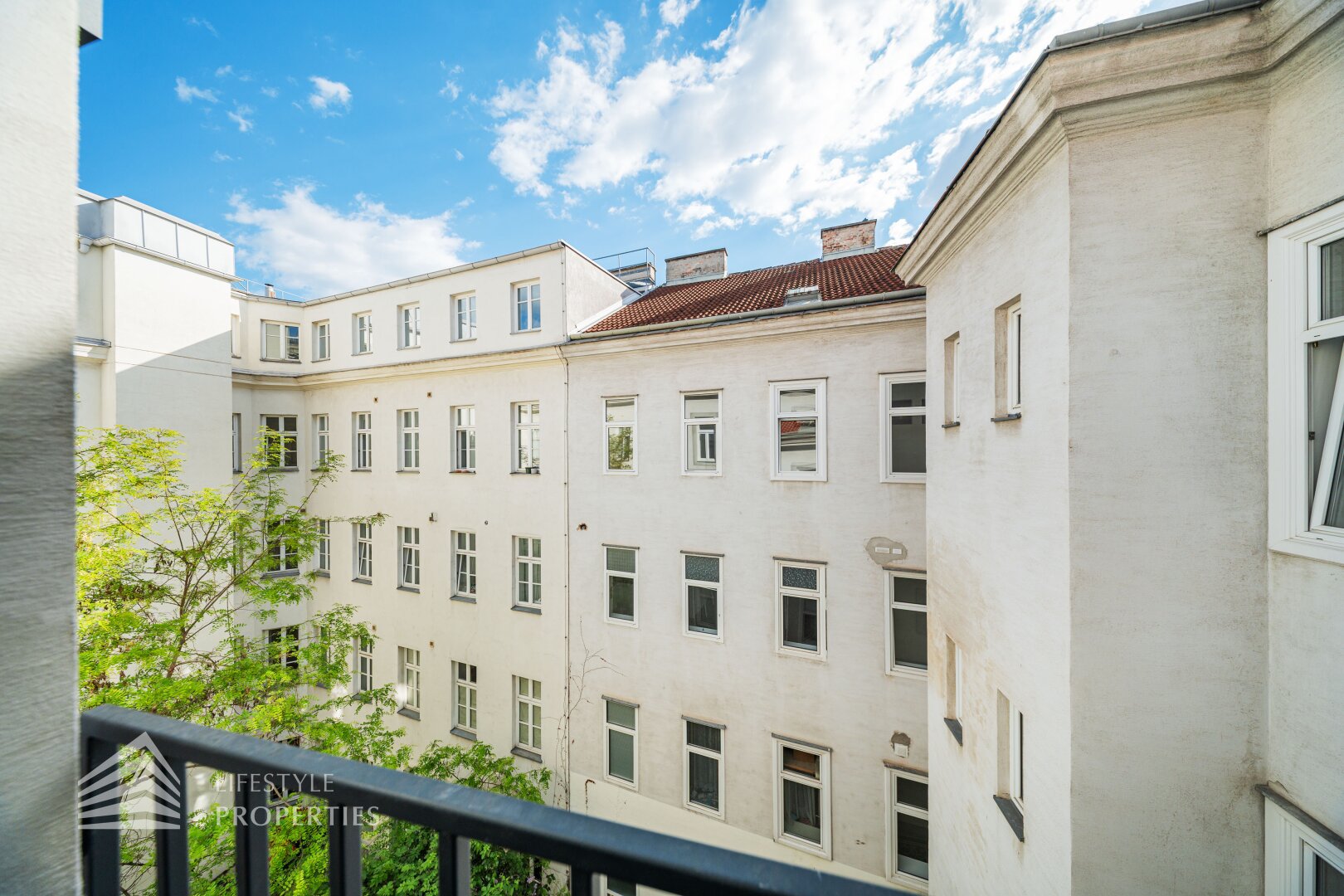 Heller 2-Zimmer Erstbezug mit Balkon, Nähe Galleria Landstraße