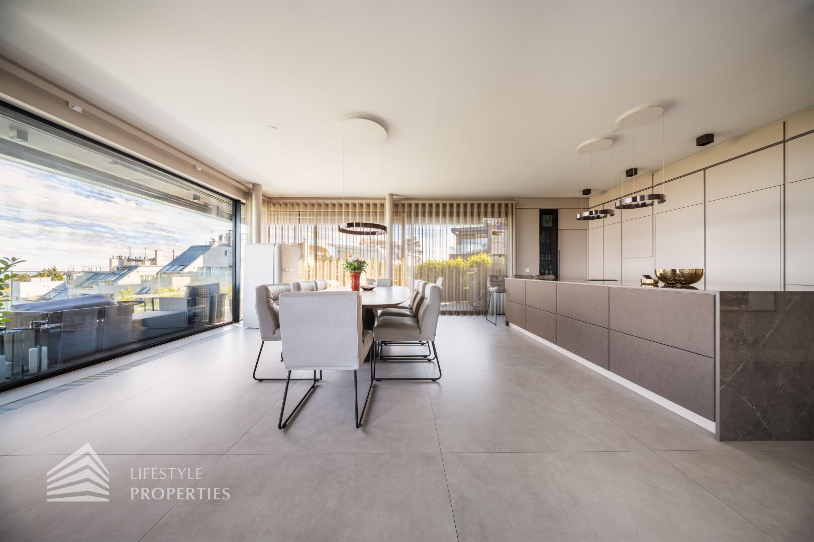 Exklusive 4-Zimmer Wohnung mit großflächigem Balkon mit Traumblick über Wien