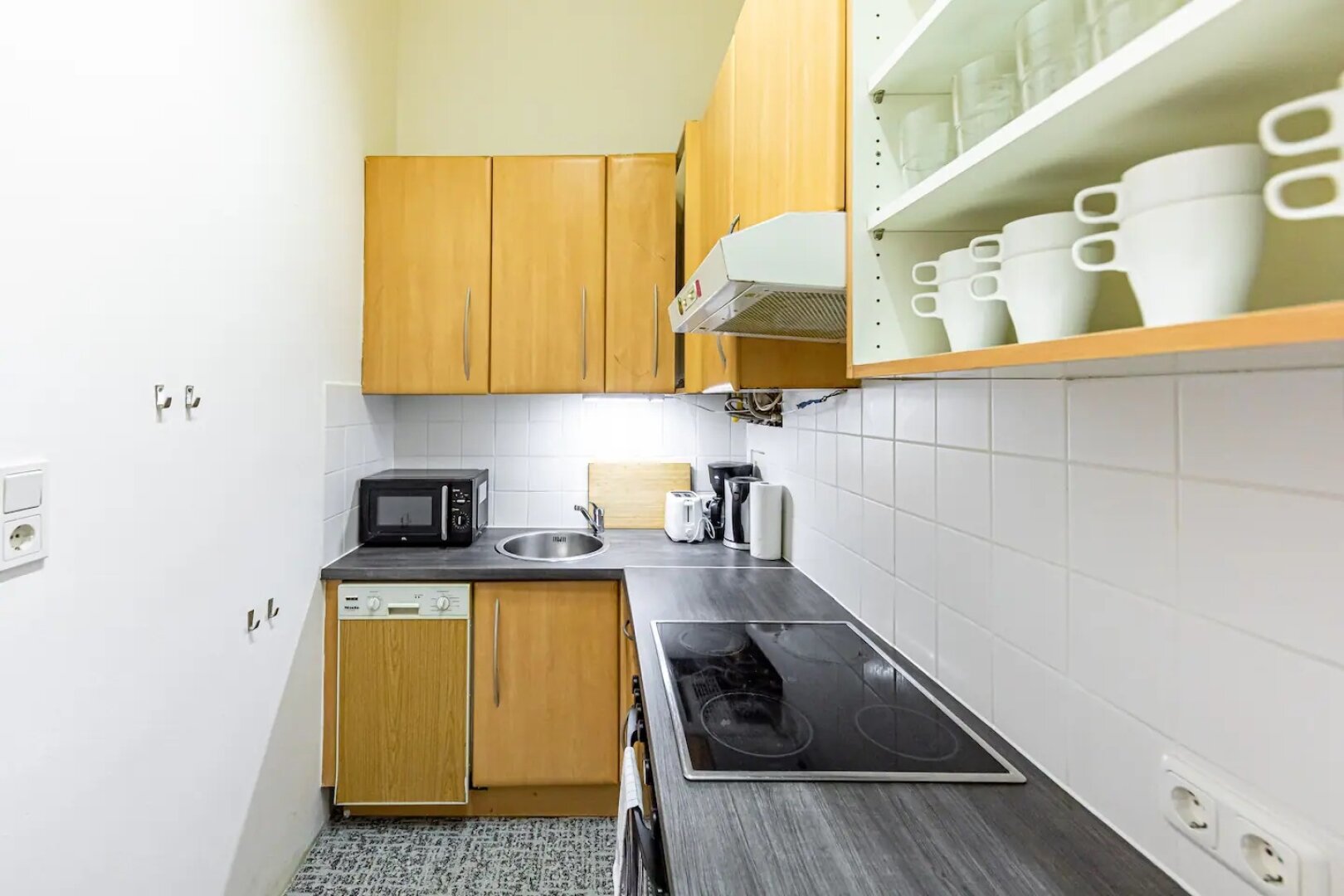 helle, sanierte 2-Zimmerwohnung in U3-Nähe