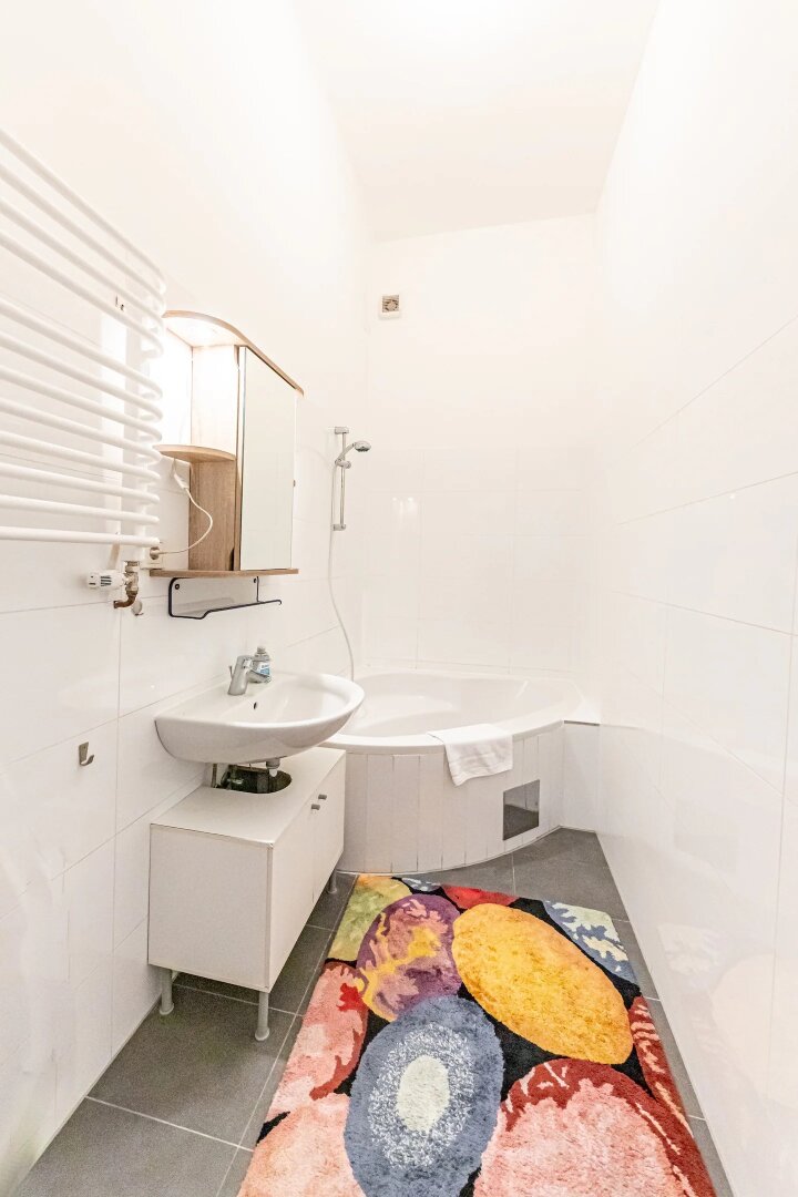 helle, sanierte 2-Zimmerwohnung in U3-Nähe