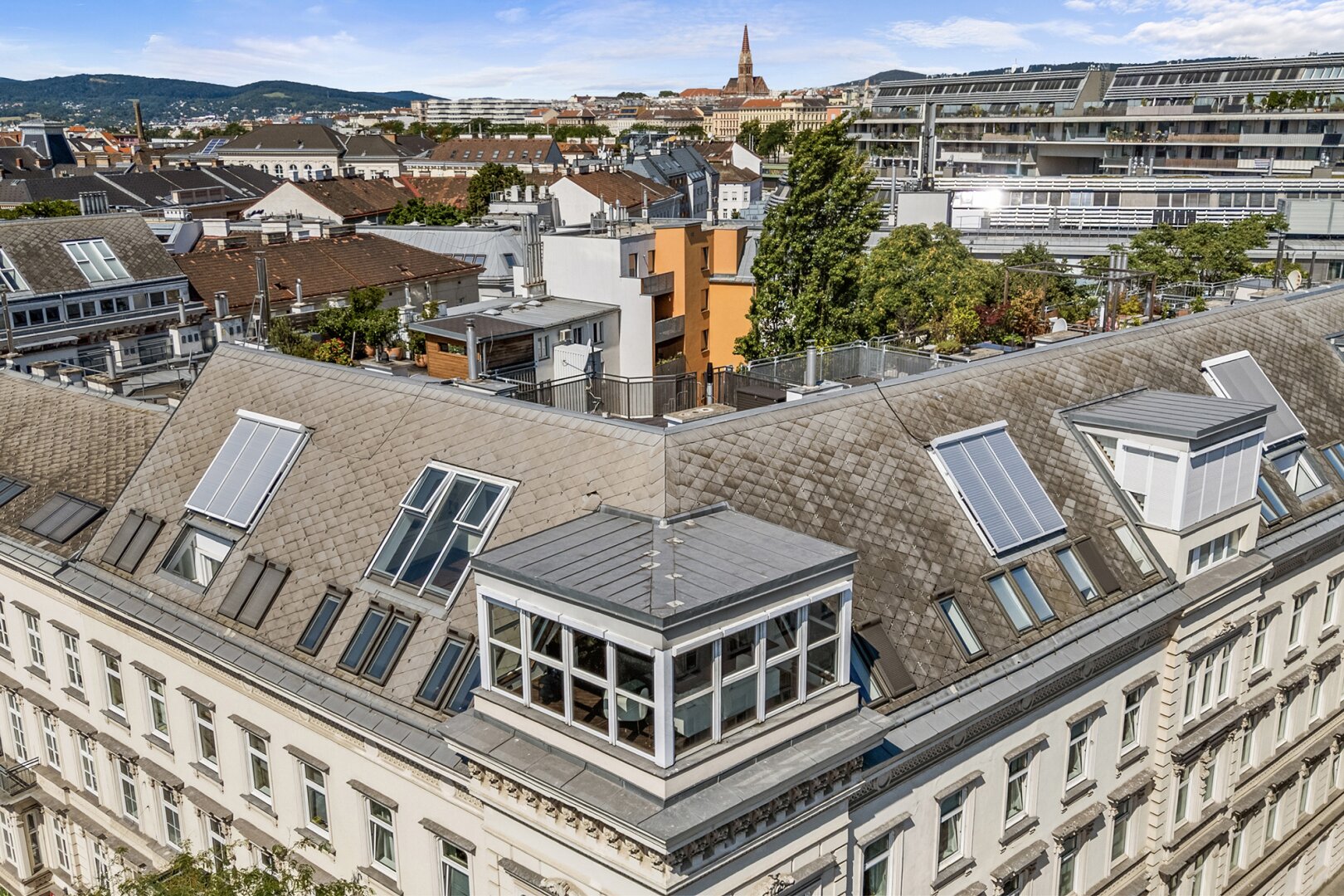 Exklusive Dachgeschoss-Maisonette mit 2 Terrassen & 360° Panoramablick