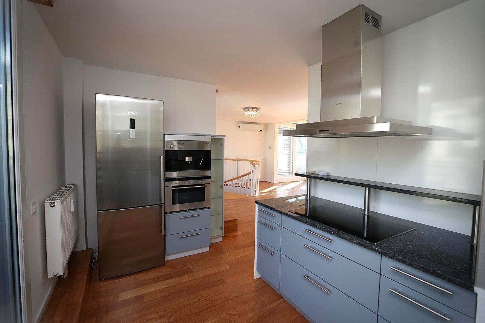 TOP PREIS !!! - KEINE SCHRÄGEN, Wohnfläche ca. 128,61 m² ist voll nutzbar - 1 Gartenterrasse + 5 zusätzliche Terrassen + 1 Garagenplatz