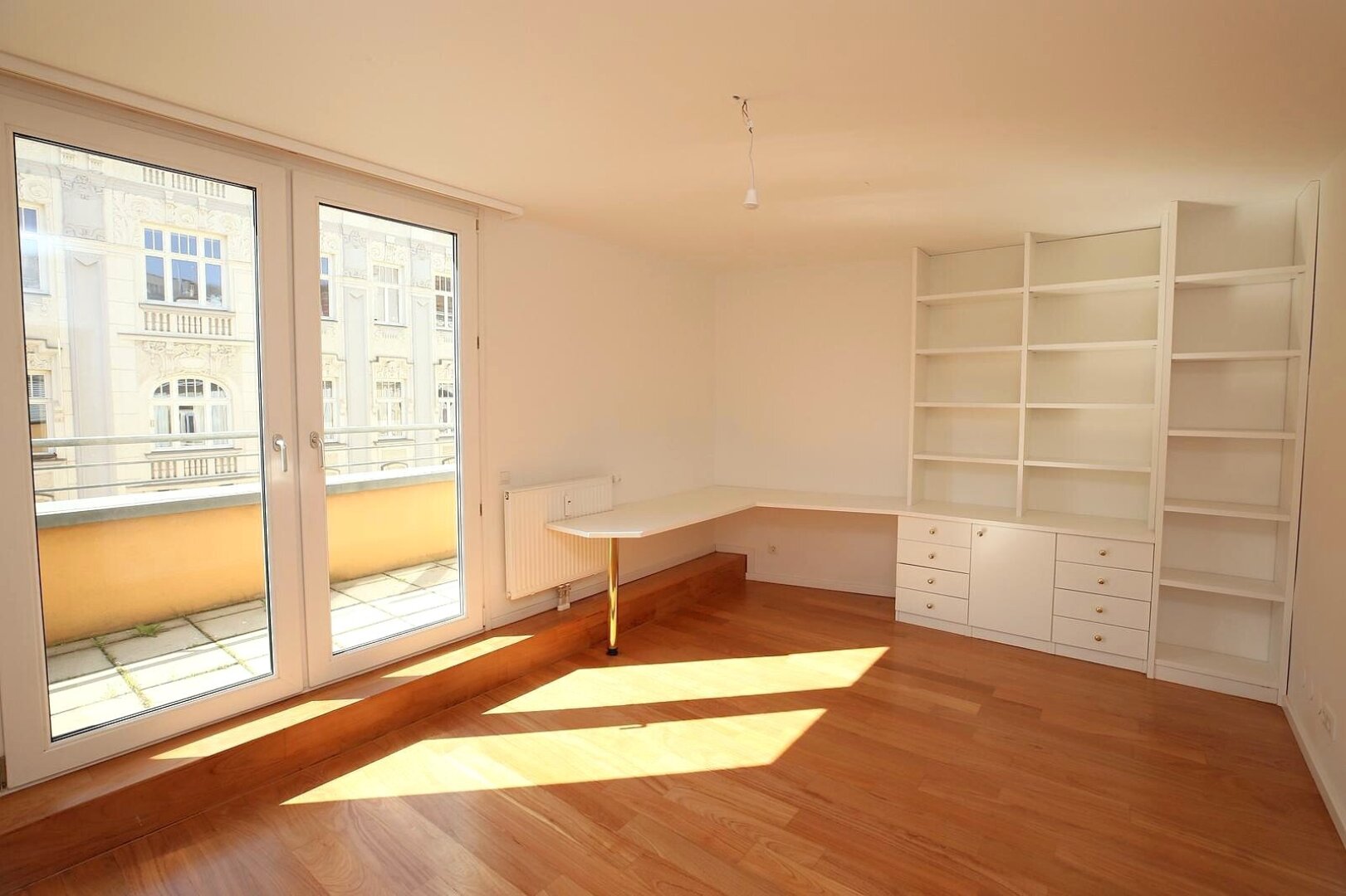 TOP PREIS !!! - KEINE SCHRÄGEN, Wohnfläche ca. 128,61 m² ist voll nutzbar - 1 Gartenterrasse + 5 zusätzliche Terrassen + 1 Garagenplatz