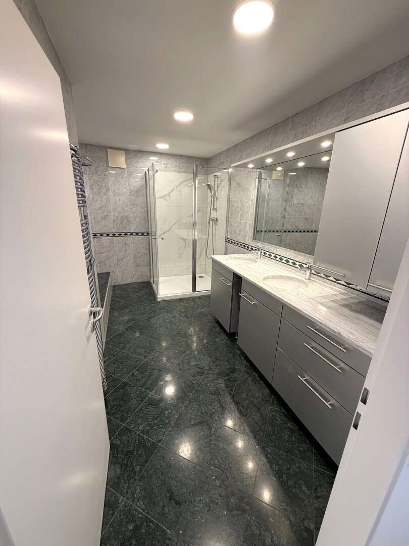 TOP PREIS !!! - KEINE SCHRÄGEN, Wohnfläche ca. 128,61 m² ist voll nutzbar - 1 Gartenterrasse + 5 zusätzliche Terrassen + 1 Garagenplatz