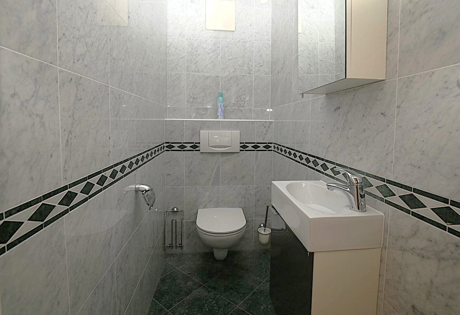 TOP PREIS !!! - KEINE SCHRÄGEN, Wohnfläche ca. 128,61 m² ist voll nutzbar - 1 Gartenterrasse + 5 zusätzliche Terrassen + 1 Garagenplatz