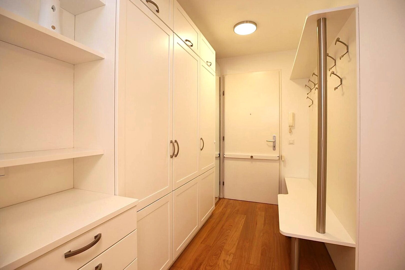 TOP PREIS !!! - KEINE SCHRÄGEN, Wohnfläche ca. 128,61 m² ist voll nutzbar - 1 Gartenterrasse + 5 zusätzliche Terrassen + 1 Garagenplatz