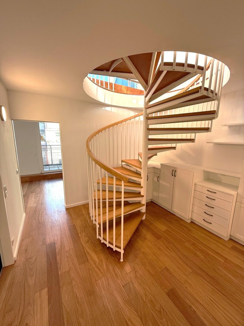 TOP PREIS !!! - KEINE SCHRÄGEN, Wohnfläche ca. 128,61 m² ist voll nutzbar - 1 Gartenterrasse + 5 zusätzliche Terrassen + 1 Garagenplatz