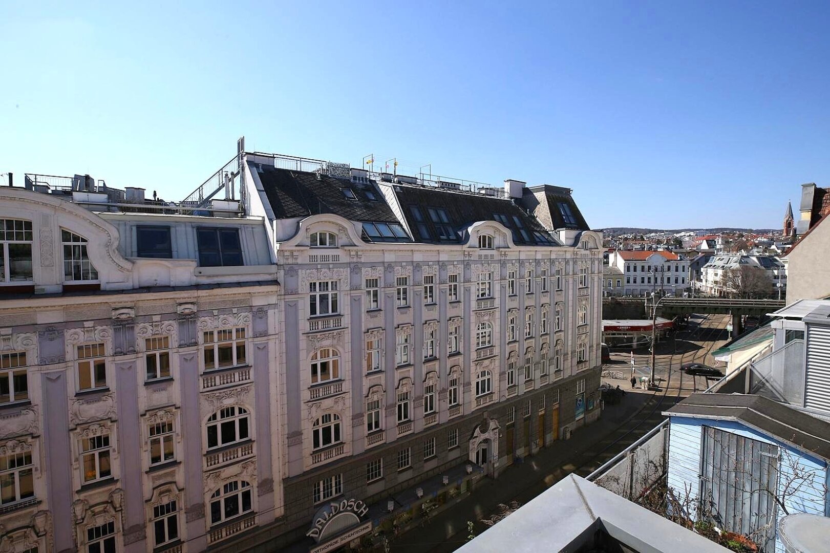 TOP PREIS !!! - KEINE SCHRÄGEN, Wohnfläche ca. 128,61 m² ist voll nutzbar - 1 Gartenterrasse + 5 zusätzliche Terrassen + 1 Garagenplatz