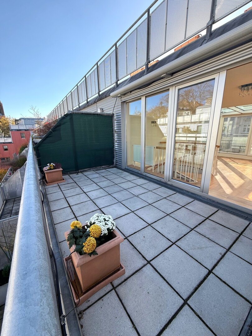 TOP PREIS !!! - KEINE SCHRÄGEN, Wohnfläche ca. 128,61 m² ist voll nutzbar - 1 Gartenterrasse + 5 zusätzliche Terrassen + 1 Garagenplatz