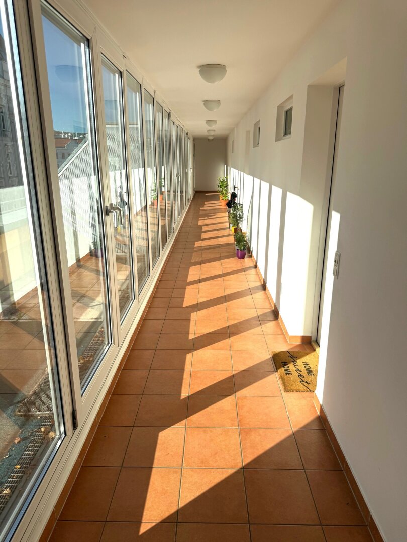 TOP PREIS !!! - KEINE SCHRÄGEN, Wohnfläche ca. 128,61 m² ist voll nutzbar - 1 Gartenterrasse + 5 zusätzliche Terrassen + 1 Garagenplatz