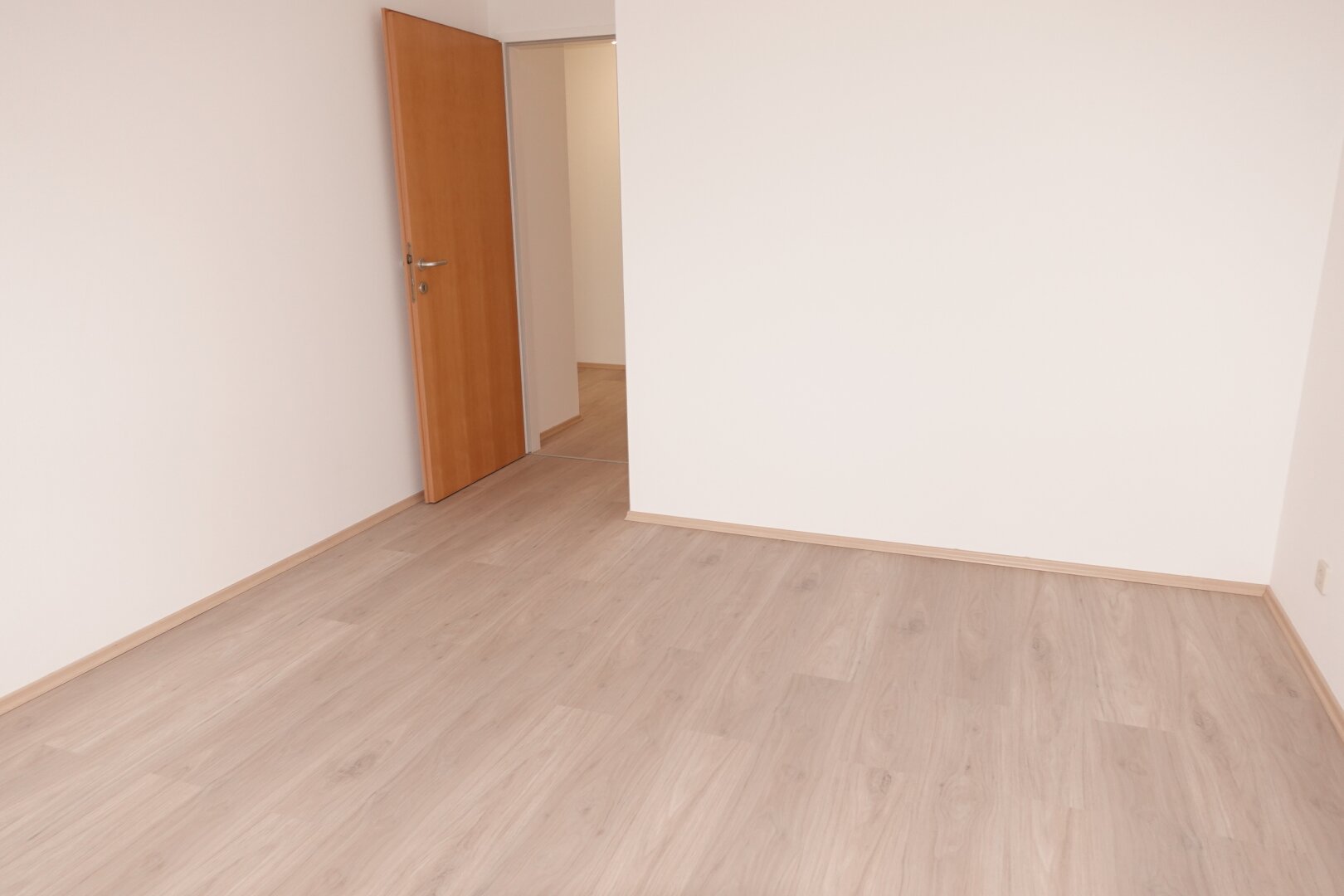 Großzügige 3 Zimmer DG Neubauwohnung - zwischen Matzleinsdorfer Platz und Waldmüllerpark