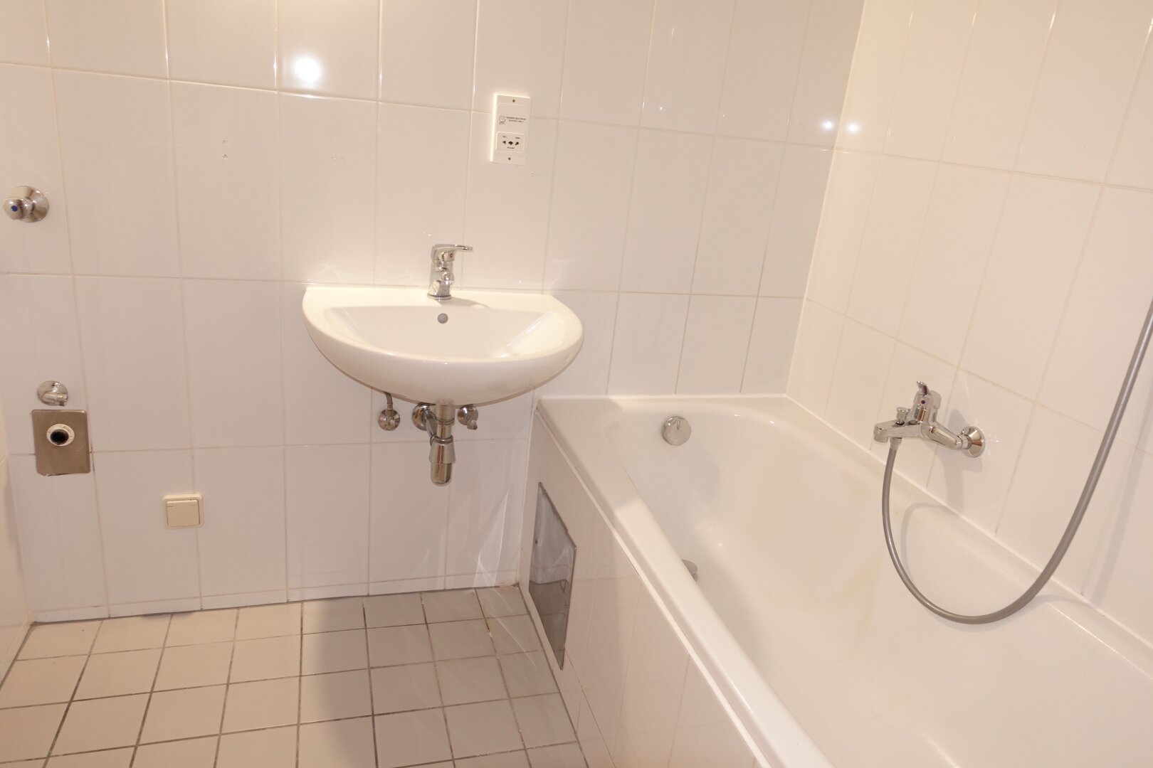 Großzügige 3 Zimmer DG Neubauwohnung - zwischen Matzleinsdorfer Platz und Waldmüllerpark