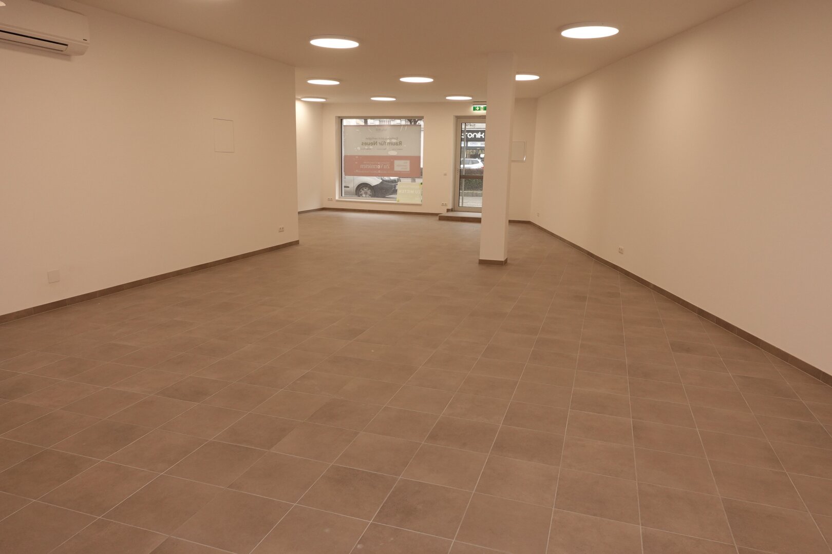 110 m² Geschäftslokal plus 36 m² Lager - ERSTBEZUG