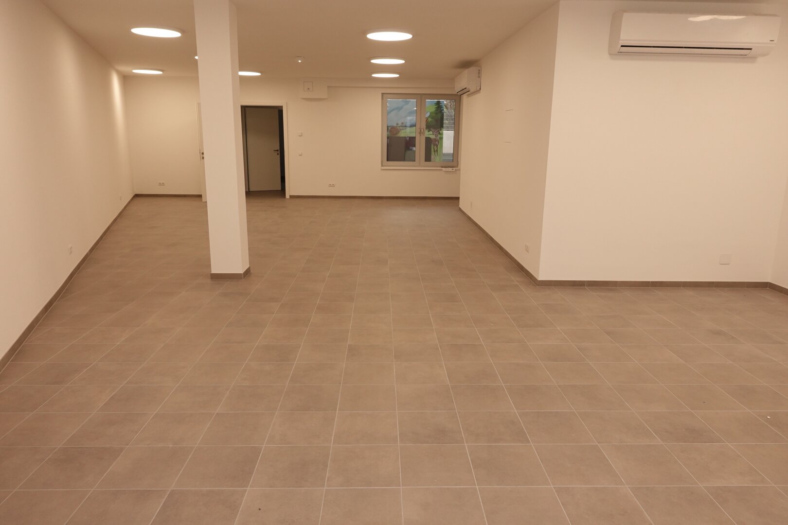 110 m² Geschäftslokal plus 36 m² Lager - ERSTBEZUG