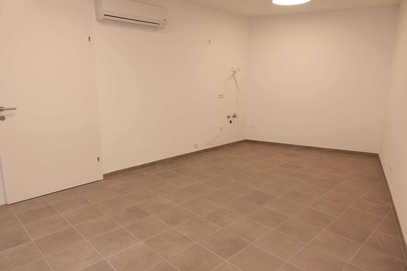 110 m² Geschäftslokal plus 36 m² Lager - ERSTBEZUG