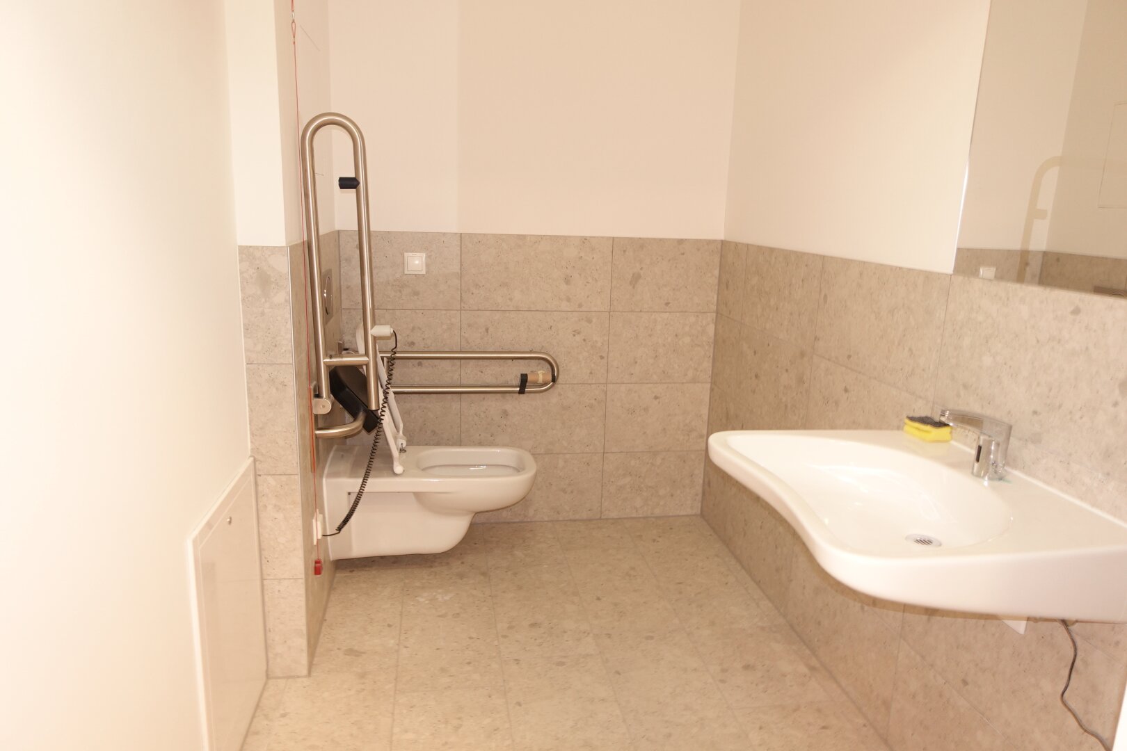 110 m² Geschäftslokal plus 36 m² Lager - ERSTBEZUG