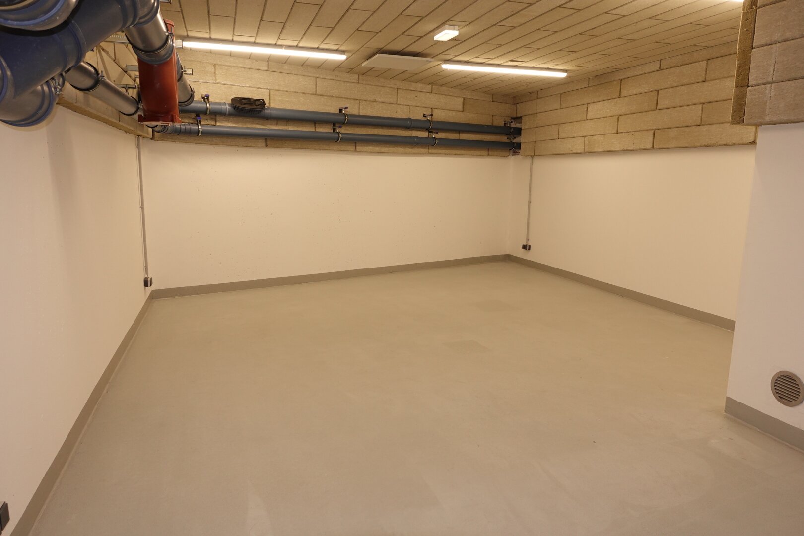 110 m² Geschäftslokal plus 36 m² Lager - ERSTBEZUG