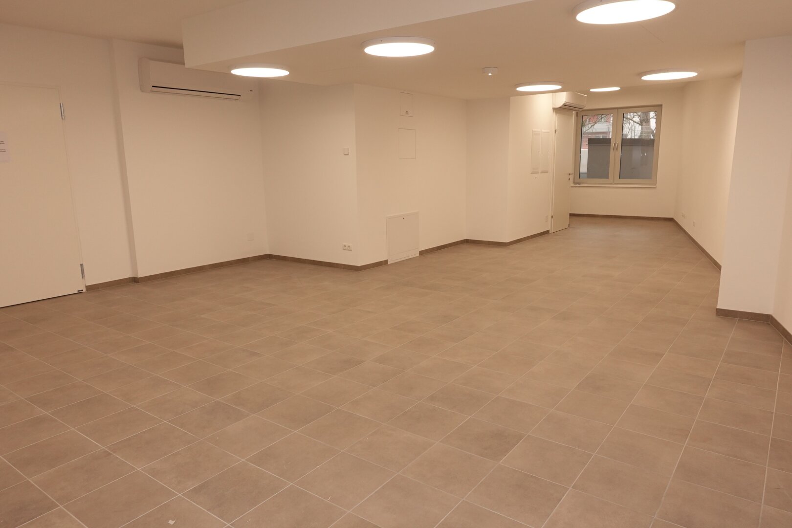 63 m² Geschäftslokal plus 40 m² Lager - ERSTBEZUG