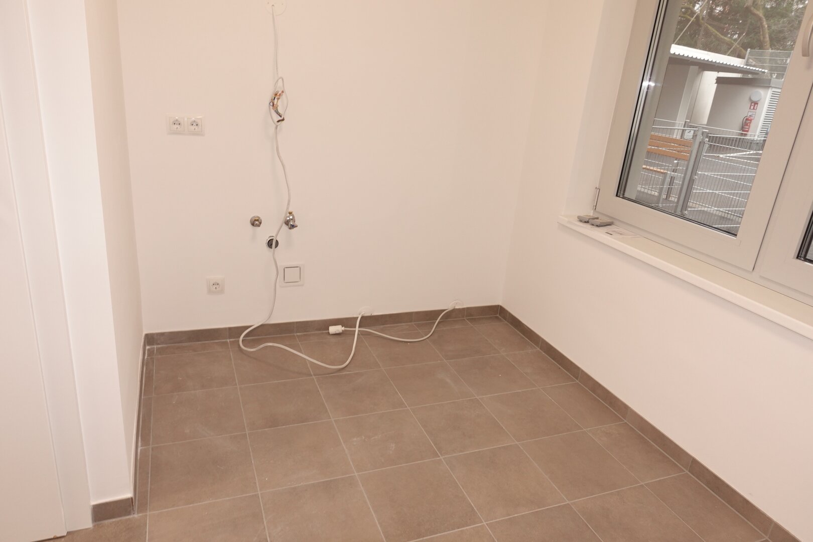 63 m² Geschäftslokal plus 40 m² Lager - ERSTBEZUG