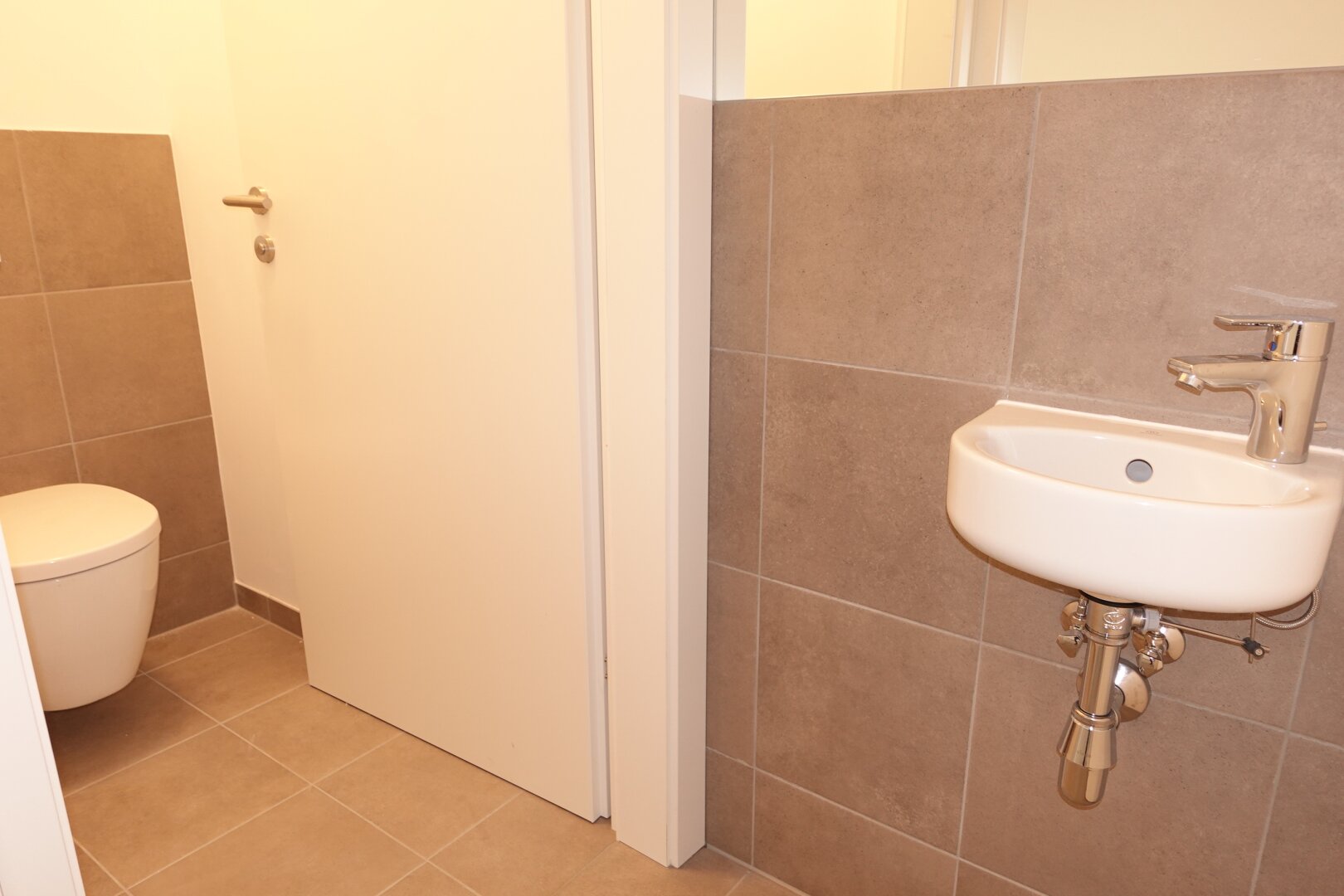 63 m² Geschäftslokal plus 40 m² Lager - ERSTBEZUG