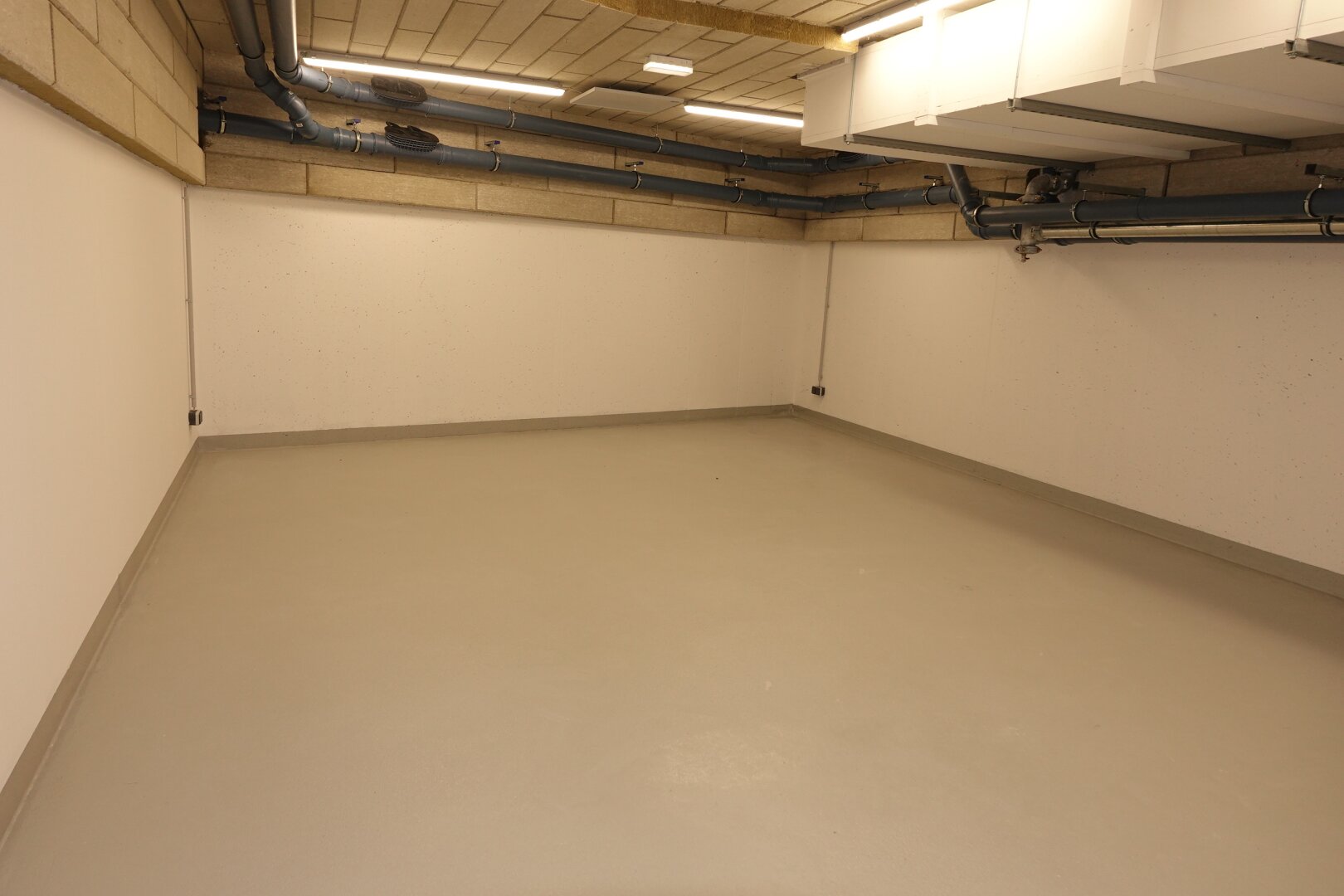 63 m² Geschäftslokal plus 40 m² Lager - ERSTBEZUG