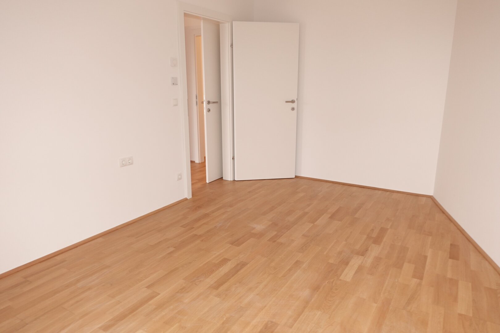 ERSTBEZUG 3 Zimmer DG-Balkon-Neubauwohnung