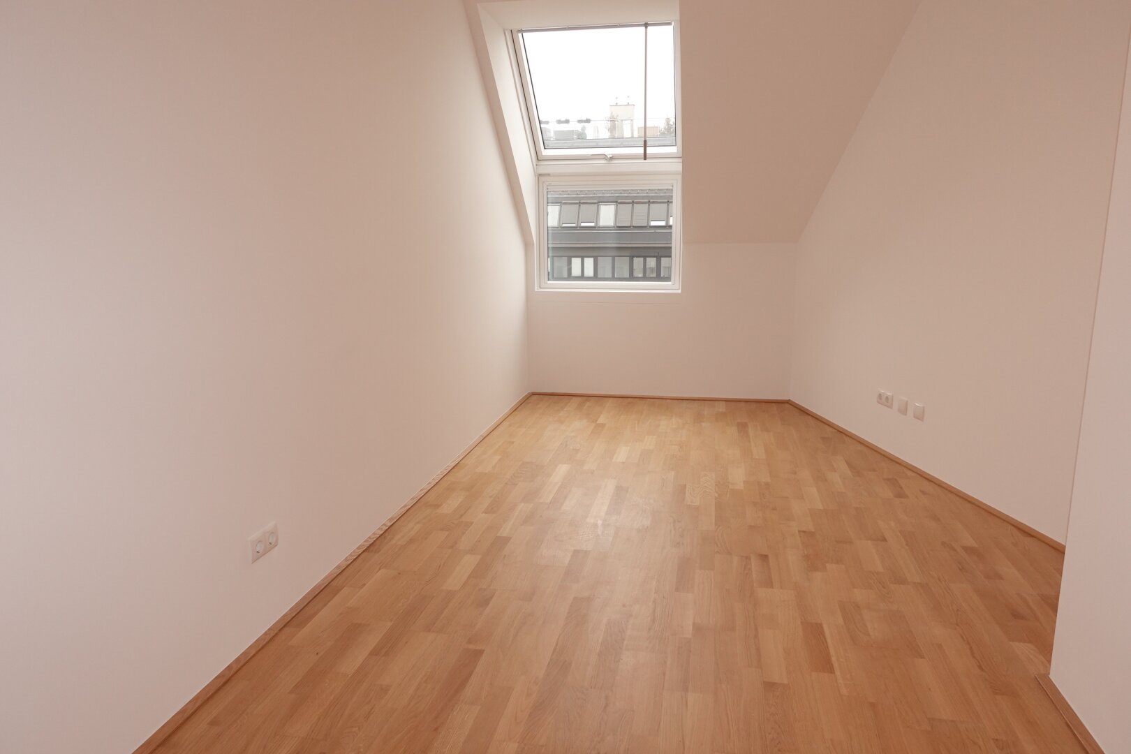 ERSTBEZUG 3 Zimmer DG-Balkon-Neubauwohnung