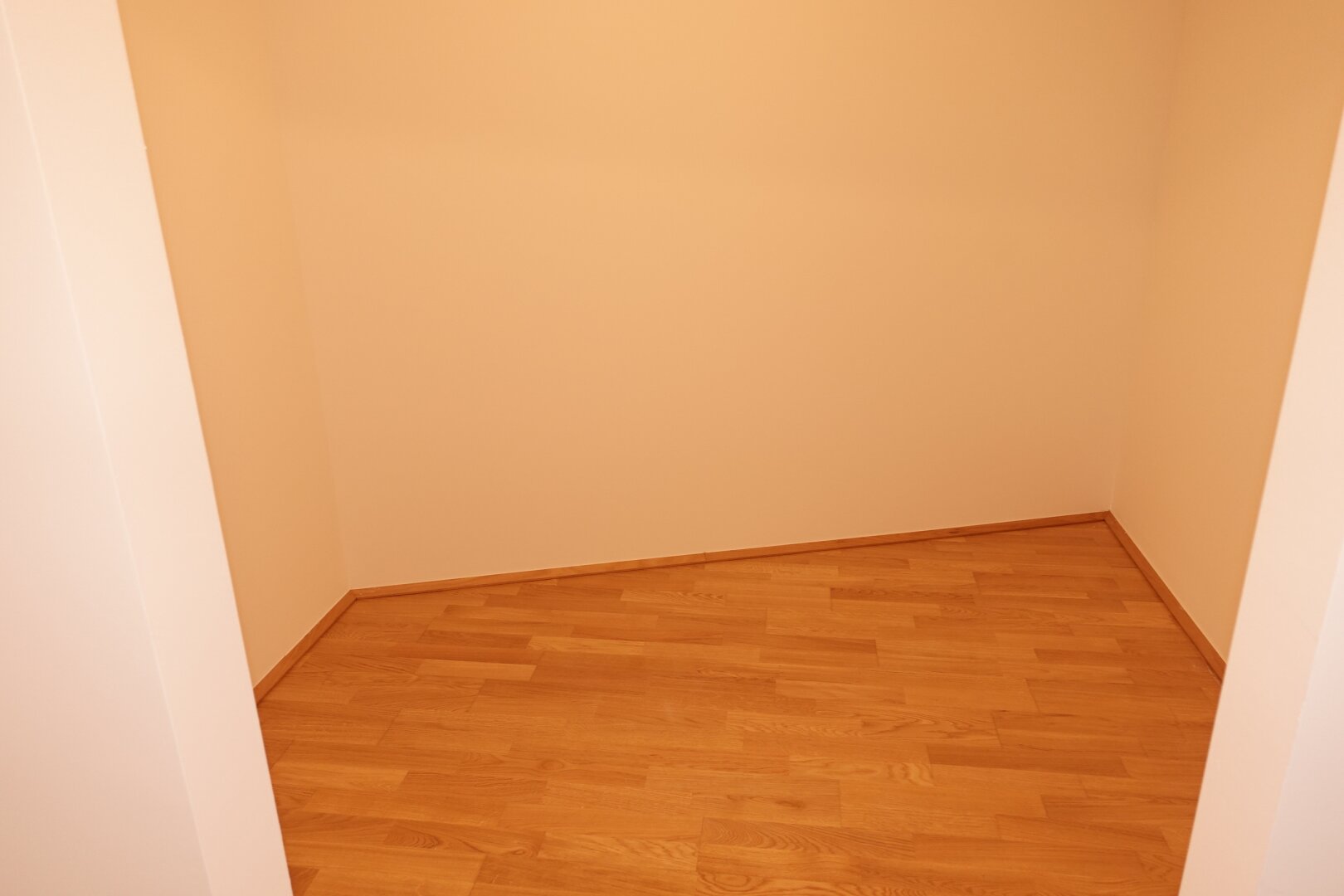 ERSTBEZUG 3 Zimmer DG-Balkon-Neubauwohnung