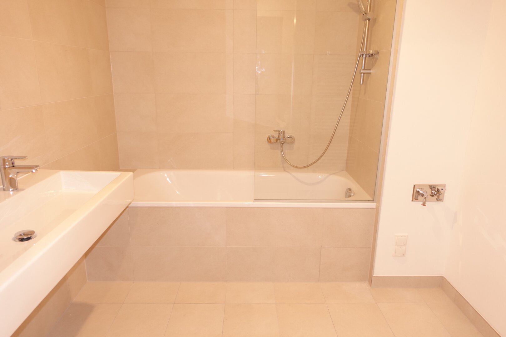 ERSTBEZUG 3 Zimmer DG-Balkon-Neubauwohnung