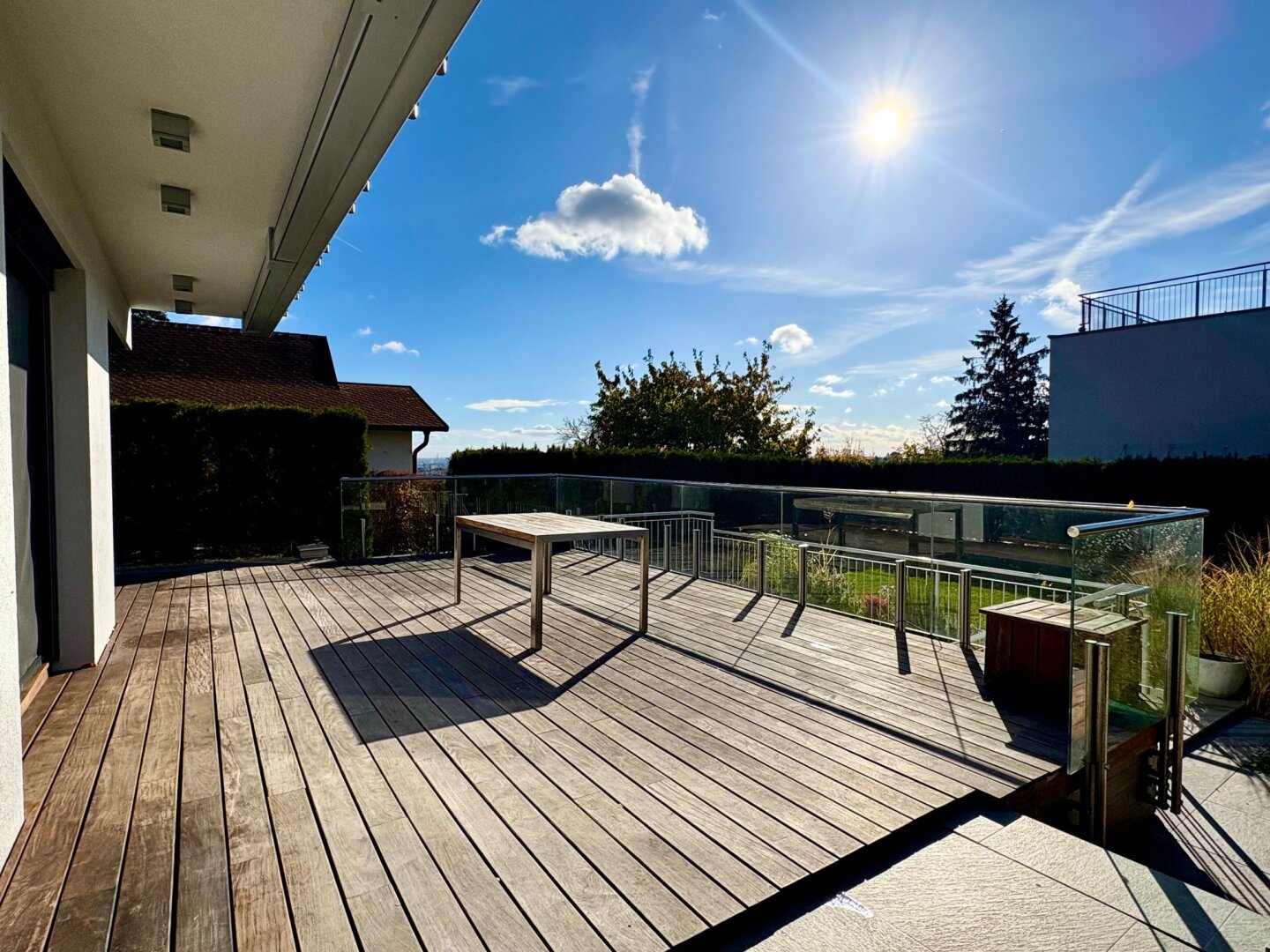 LUXUS-KLEINGARTENHAUS IM ALLEINEIGENTUM MIT WUNDERSCHÖNEM BLICK AM HACKENBERG