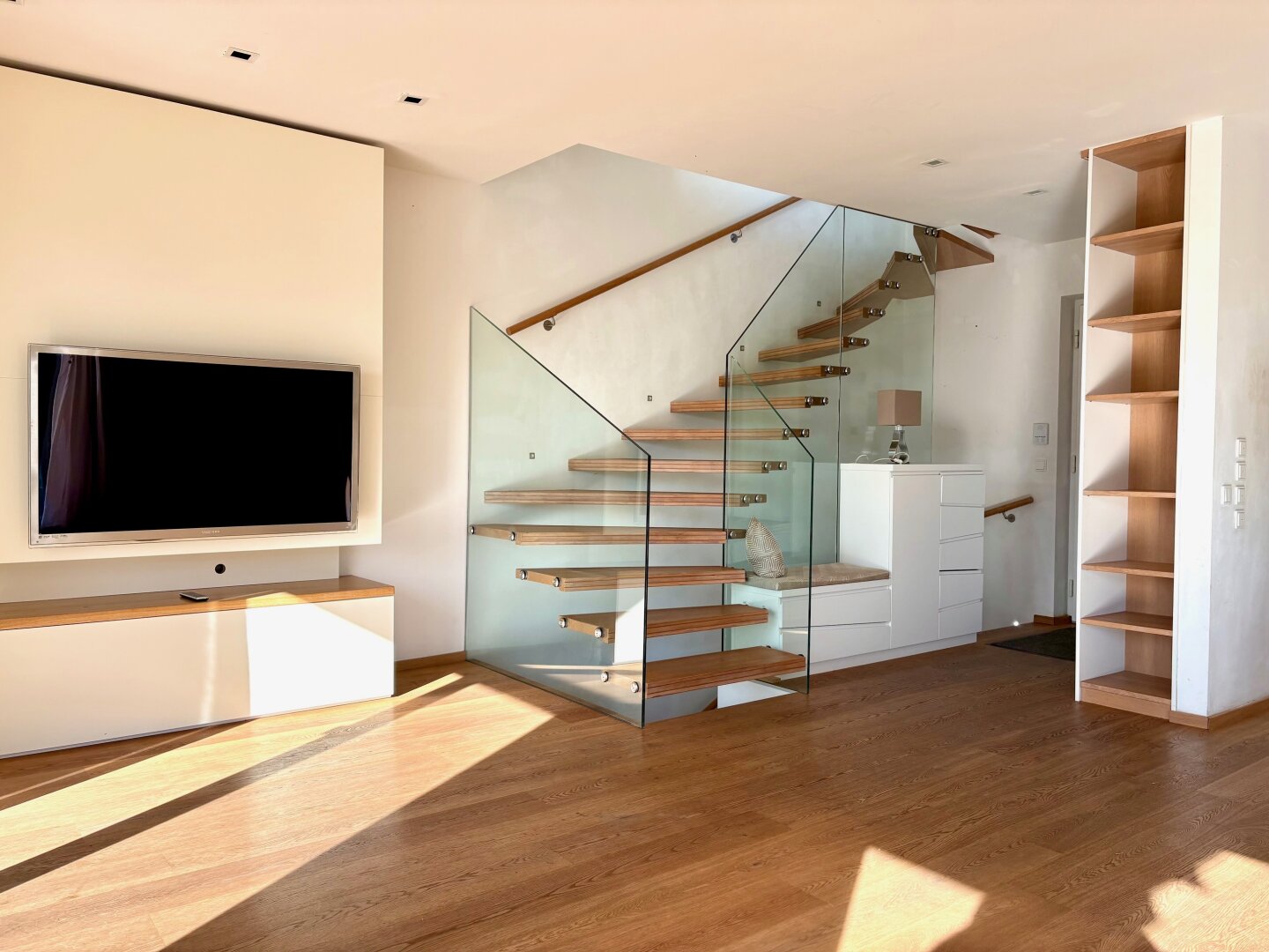 LUXUS-KLEINGARTENHAUS IM ALLEINEIGENTUM MIT WUNDERSCHÖNEM BLICK AM HACKENBERG