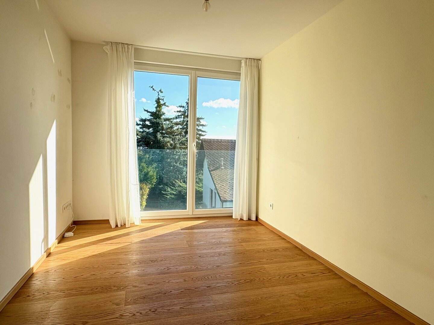 LUXUS-KLEINGARTENHAUS IM ALLEINEIGENTUM MIT WUNDERSCHÖNEM BLICK AM HACKENBERG